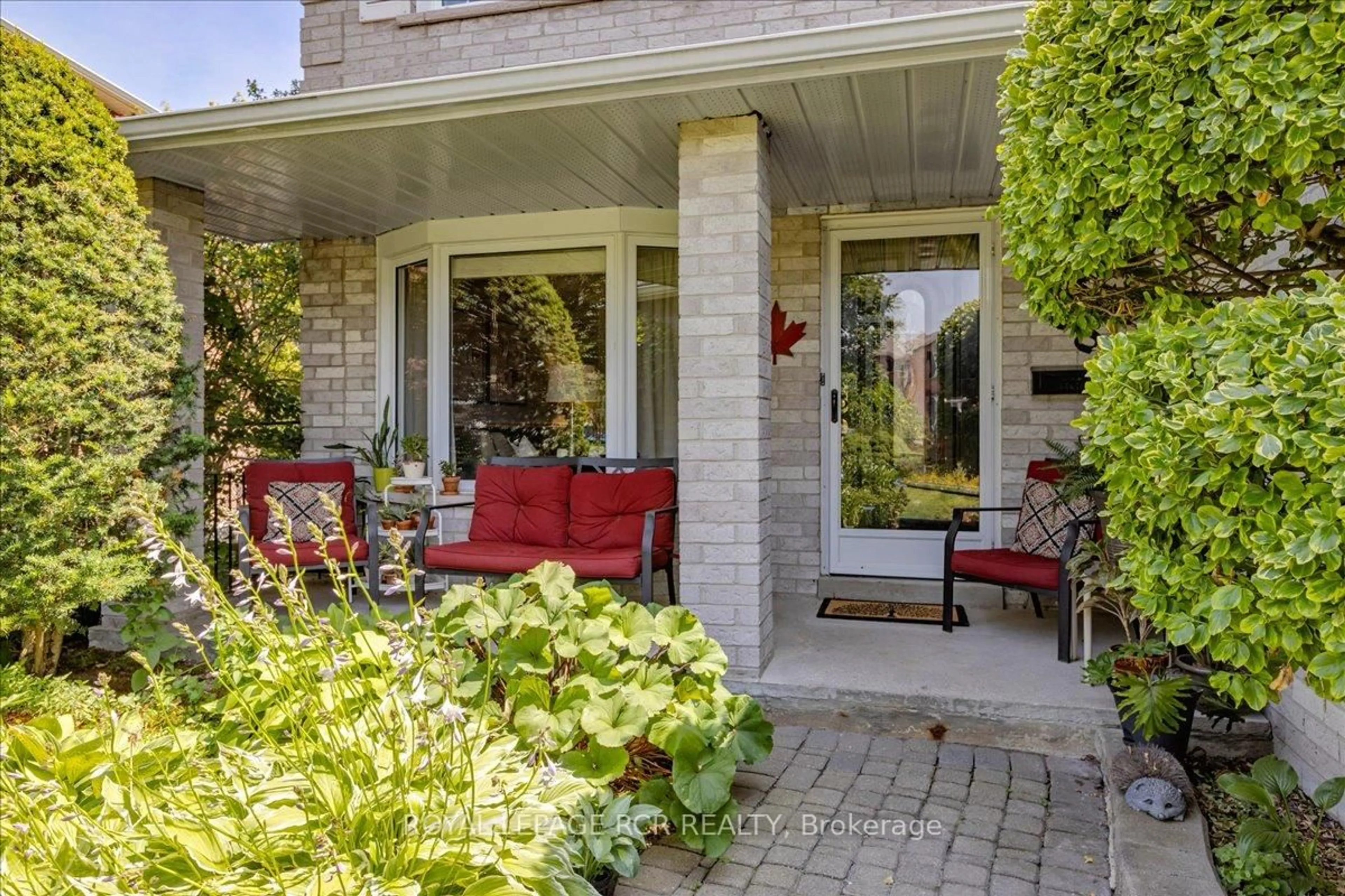 Patio, street for 988 Krista Crt, Newmarket Ontario L4Y 7E9
