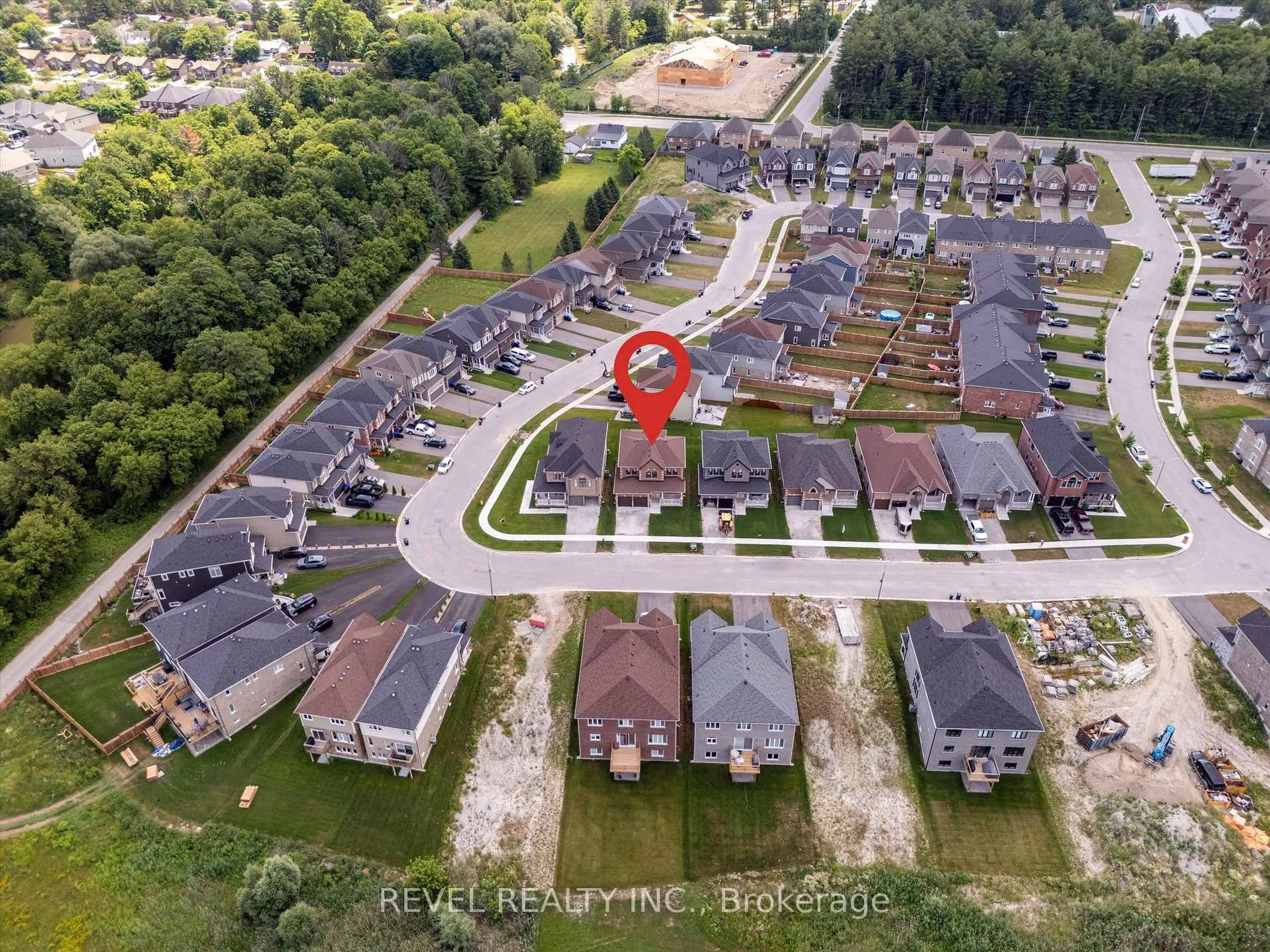 A pic from outside/outdoor area/front of a property/back of a property/a pic from drone, street for 61 Wood Cres, Essa Ontario L3W 0M5