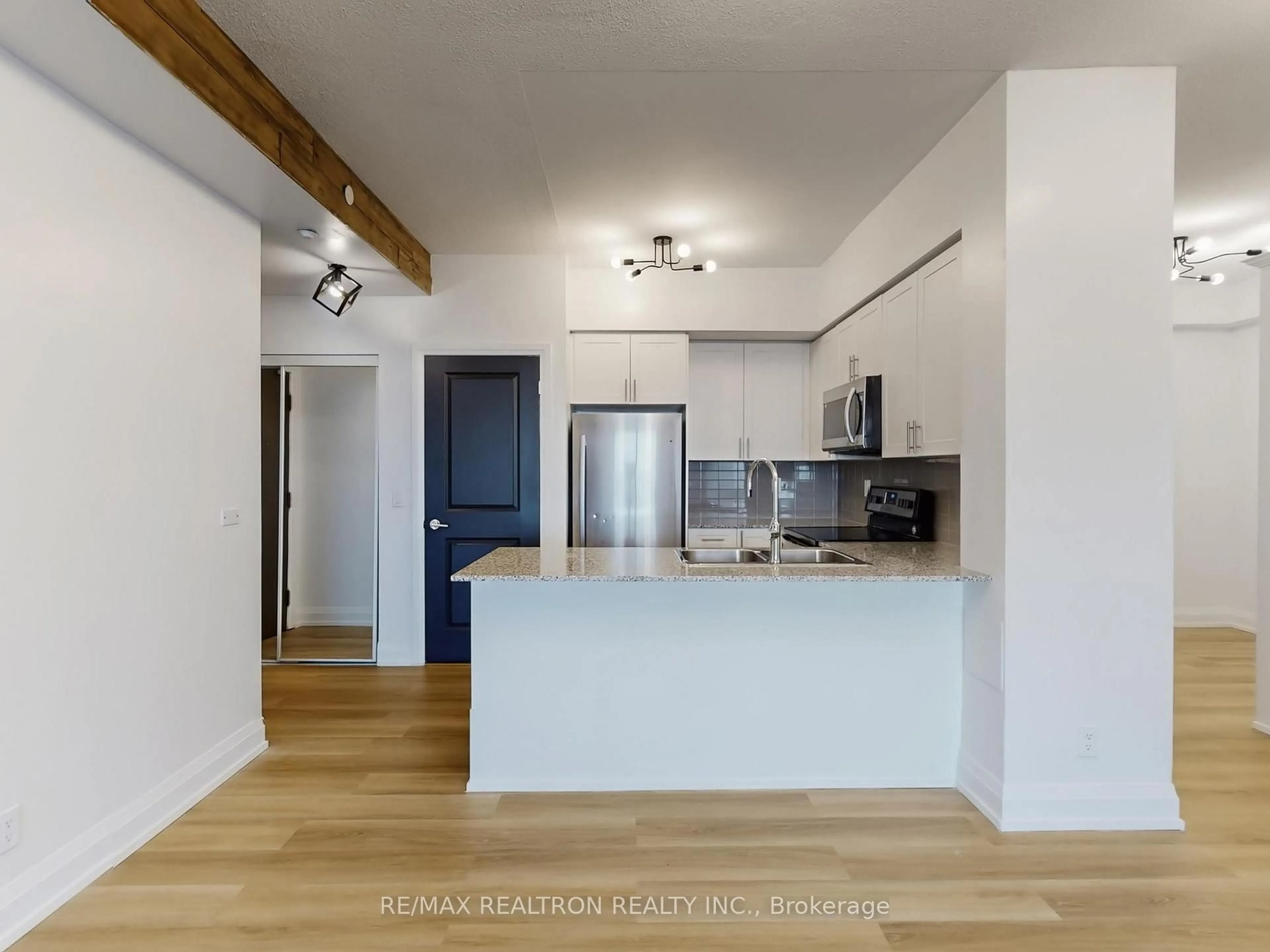 Open concept kitchen, wood/laminate floor for 7890 Bathurst St #2505, Vaughan Ontario L4J 0J8