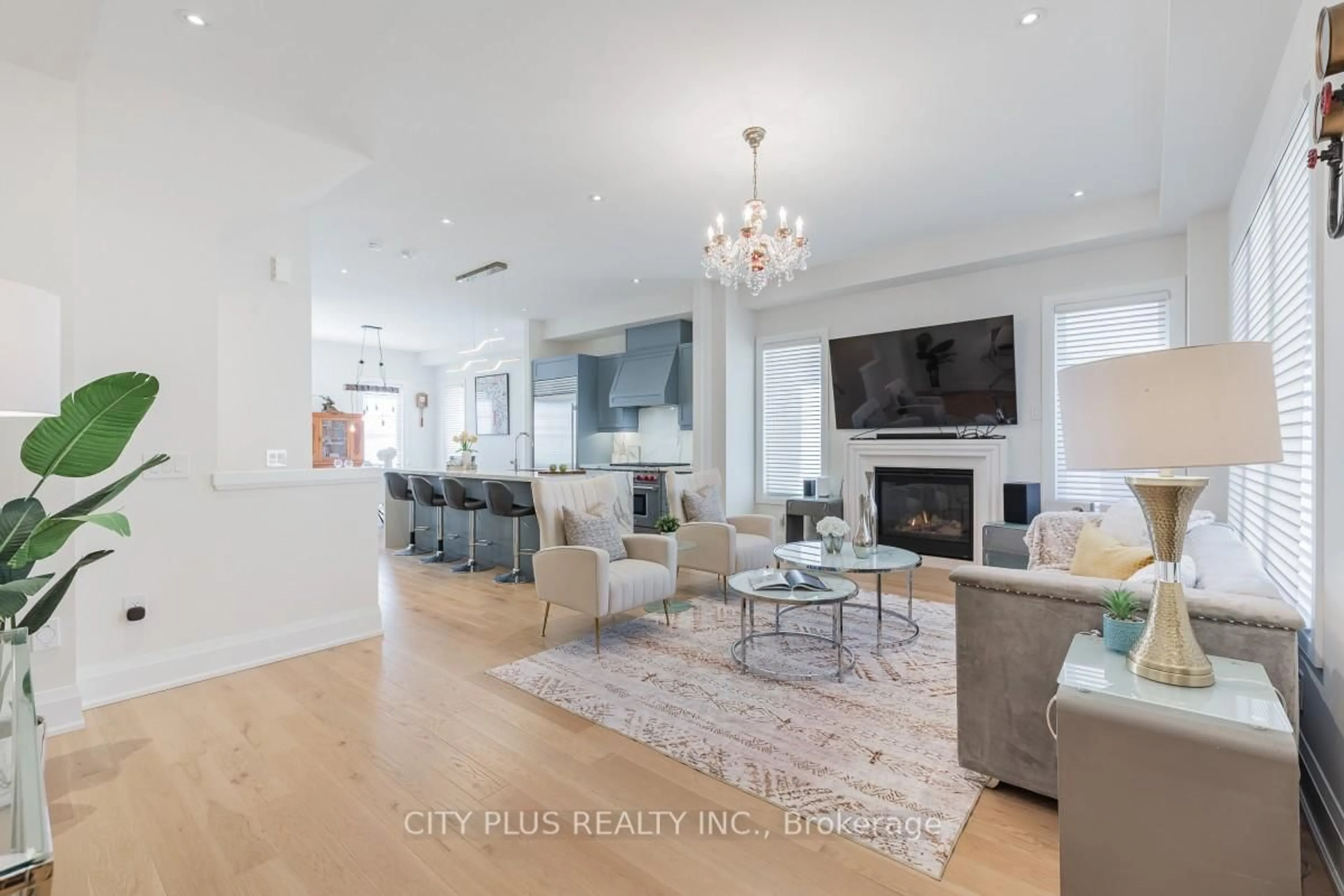 Living room with furniture, unknown for 9398 Bayview Ave, Richmond Hill Ontario L4C 4Z2