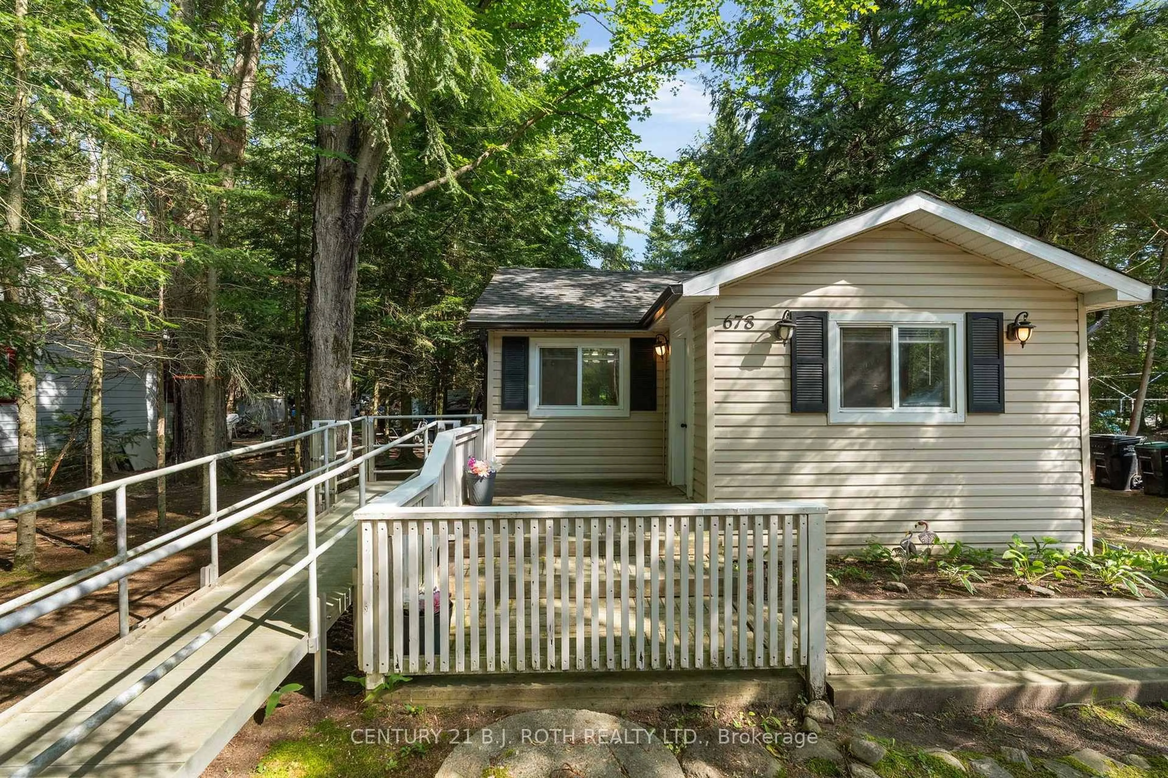 Unknown for 678 Pinegrove Ave, Innisfil Ontario L9S 2K4