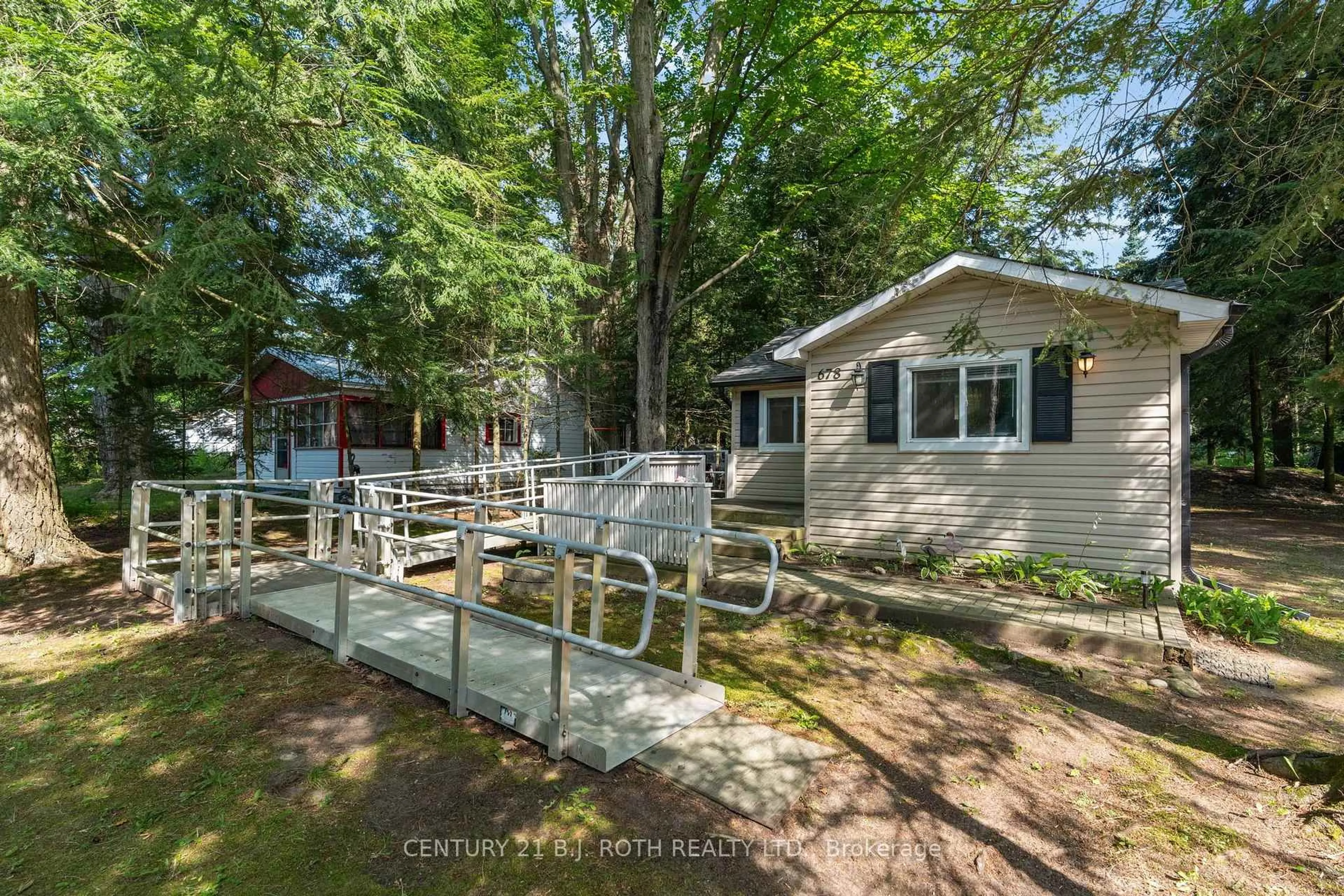 Unknown for 678 Pinegrove Ave, Innisfil Ontario L9S 2K4