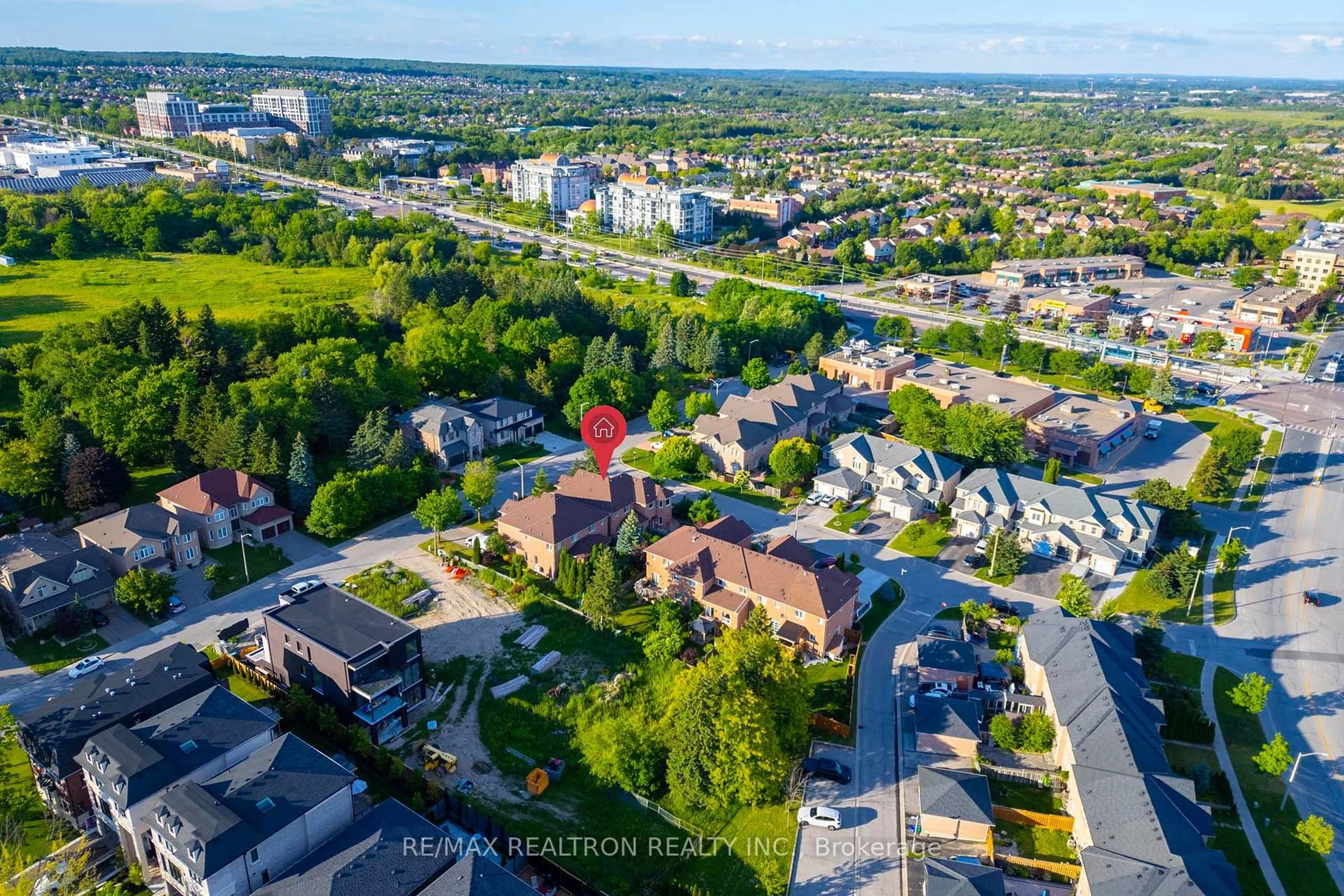 A pic from outside/outdoor area/front of a property/back of a property/a pic from drone, street for 19 Naughton Dr, Richmond Hill Ontario L4C 4M6