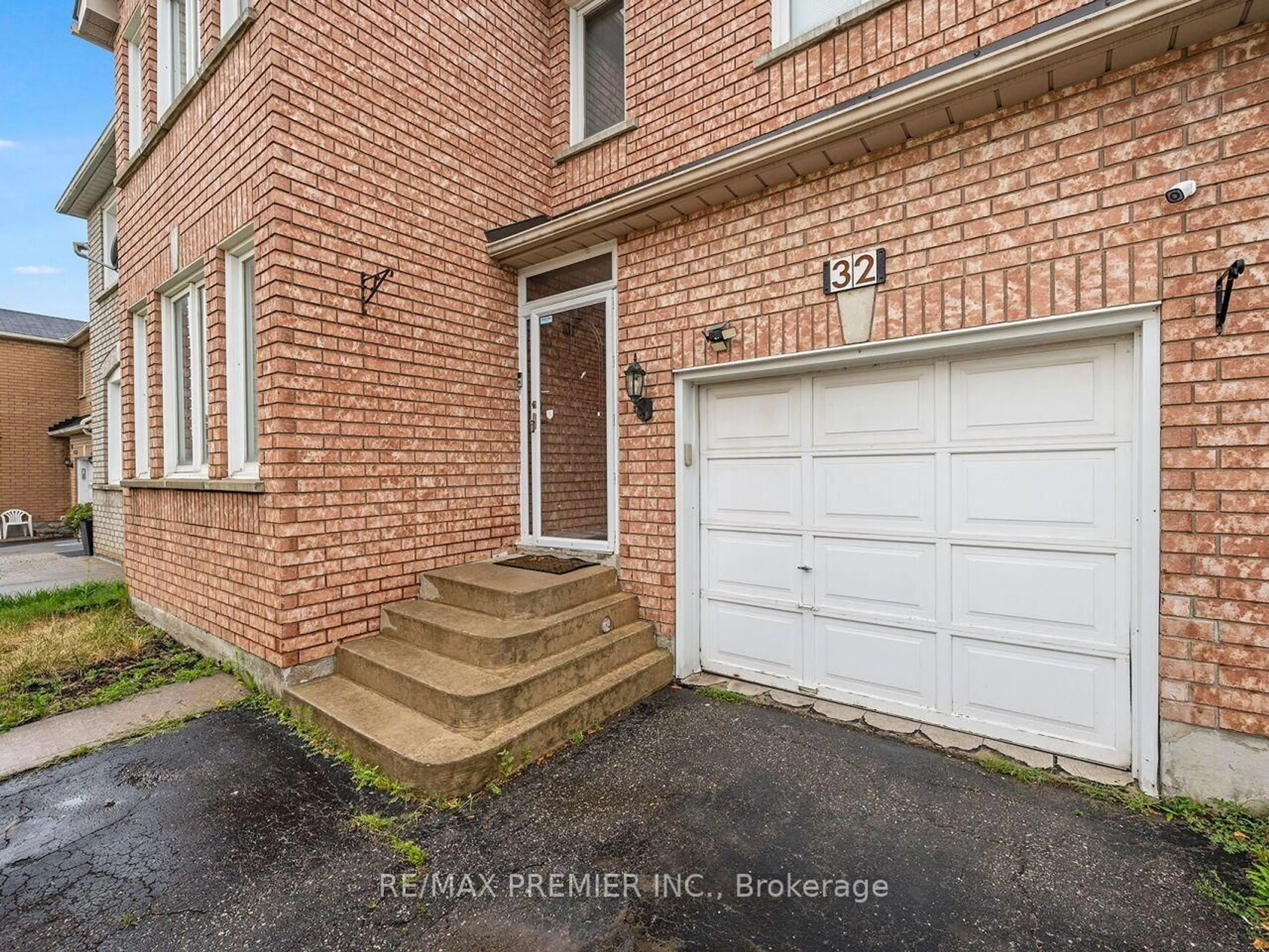Unknown for 32 Stonebriar Dr, Vaughan Ontario L6A 2N2