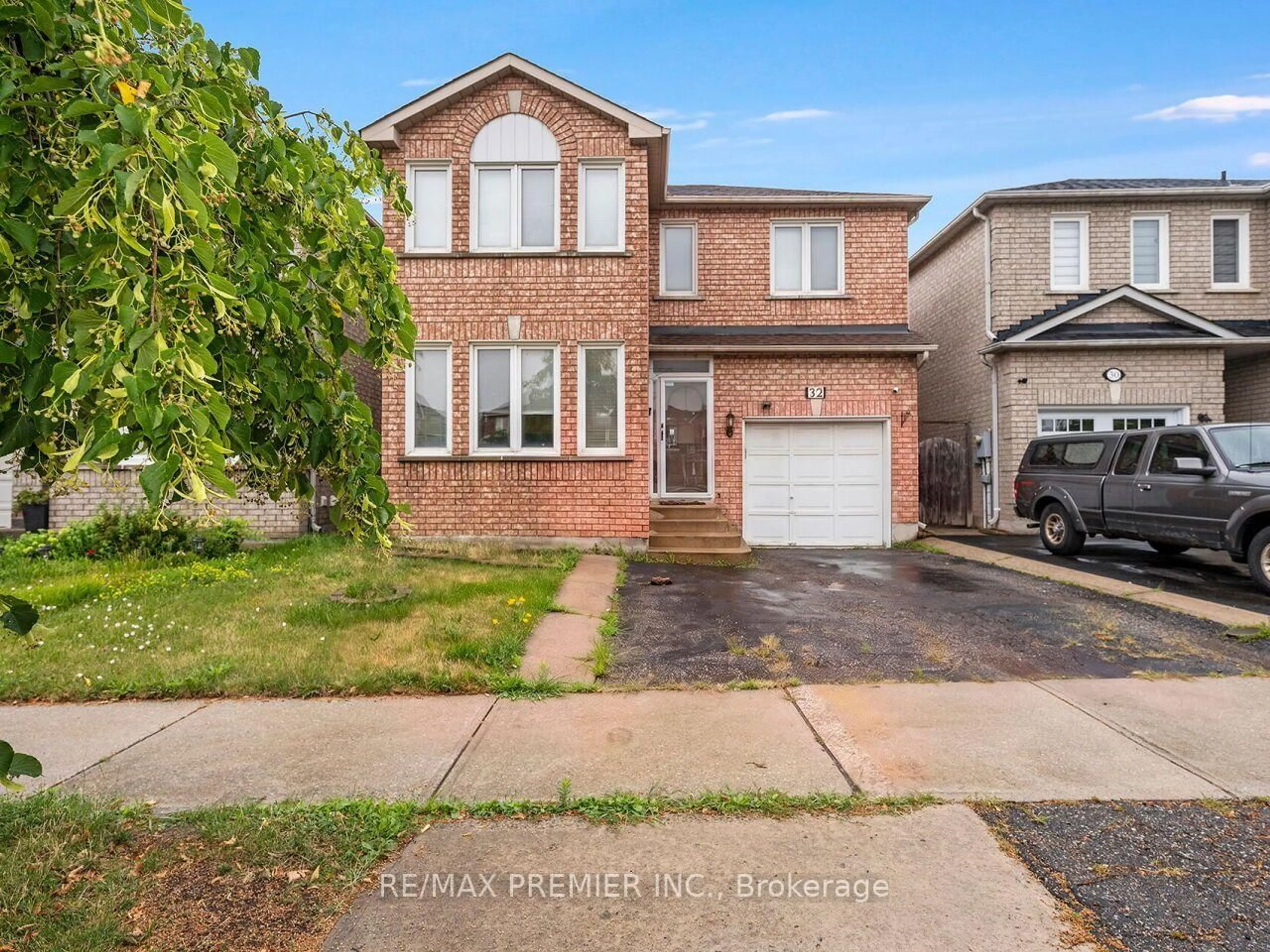 Home with brick exterior material, street for 32 Stonebriar Dr, Vaughan Ontario L6A 2N2