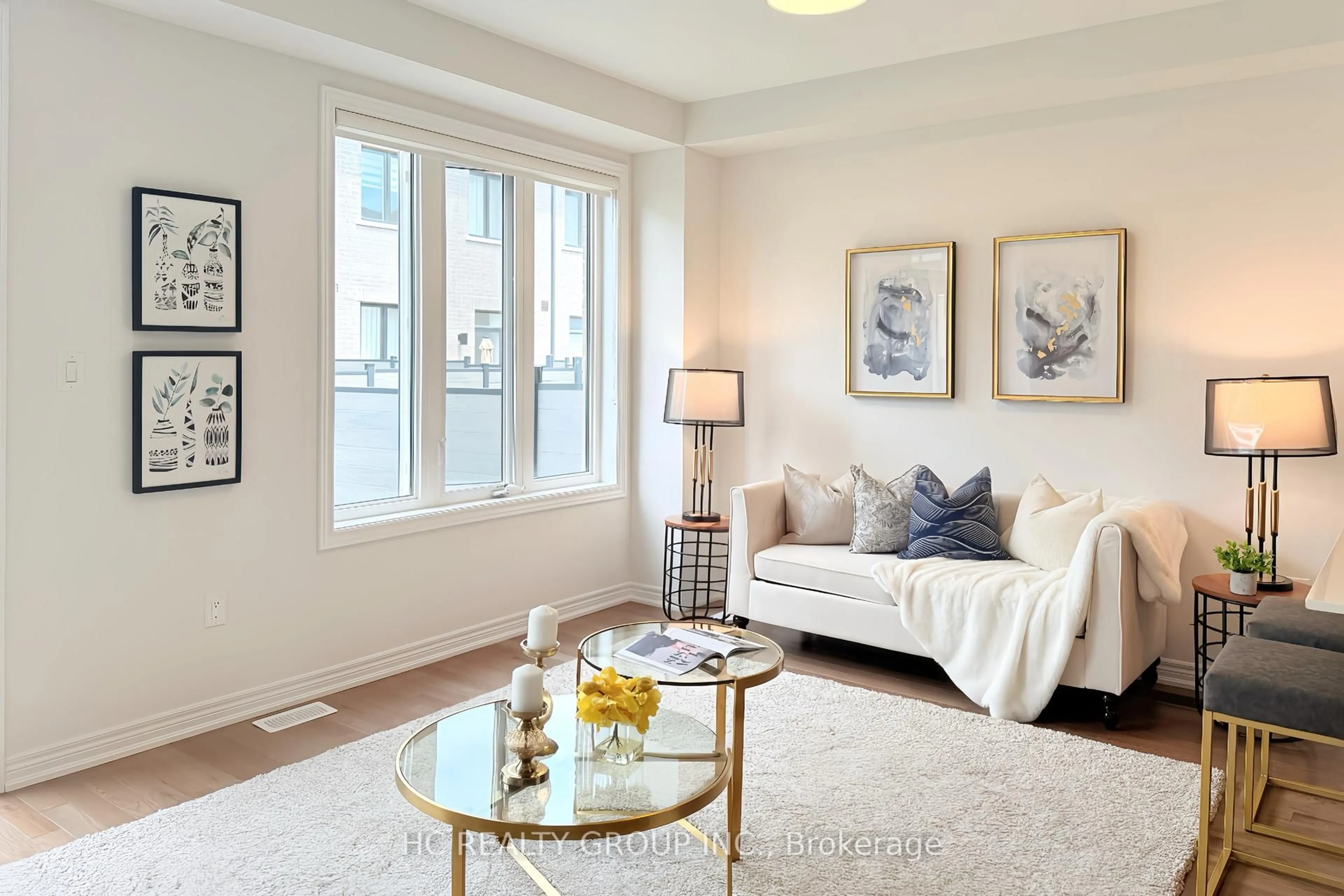 Living room with furniture, unknown for 8 Hewison Ave, Richmond Hill Ontario L4S 0J2