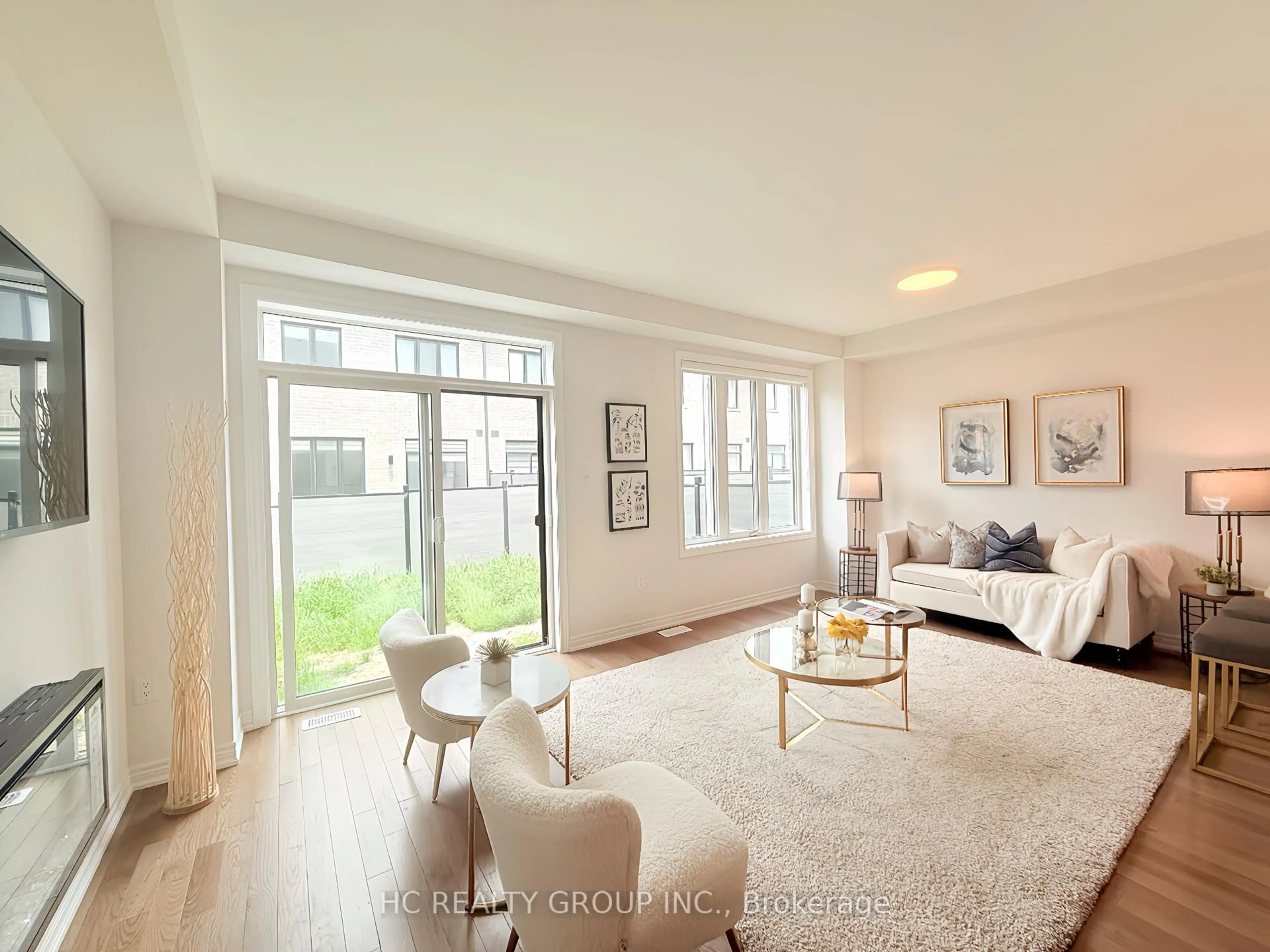 Living room with furniture, unknown for 8 Hewison Ave, Richmond Hill Ontario L4S 0J2