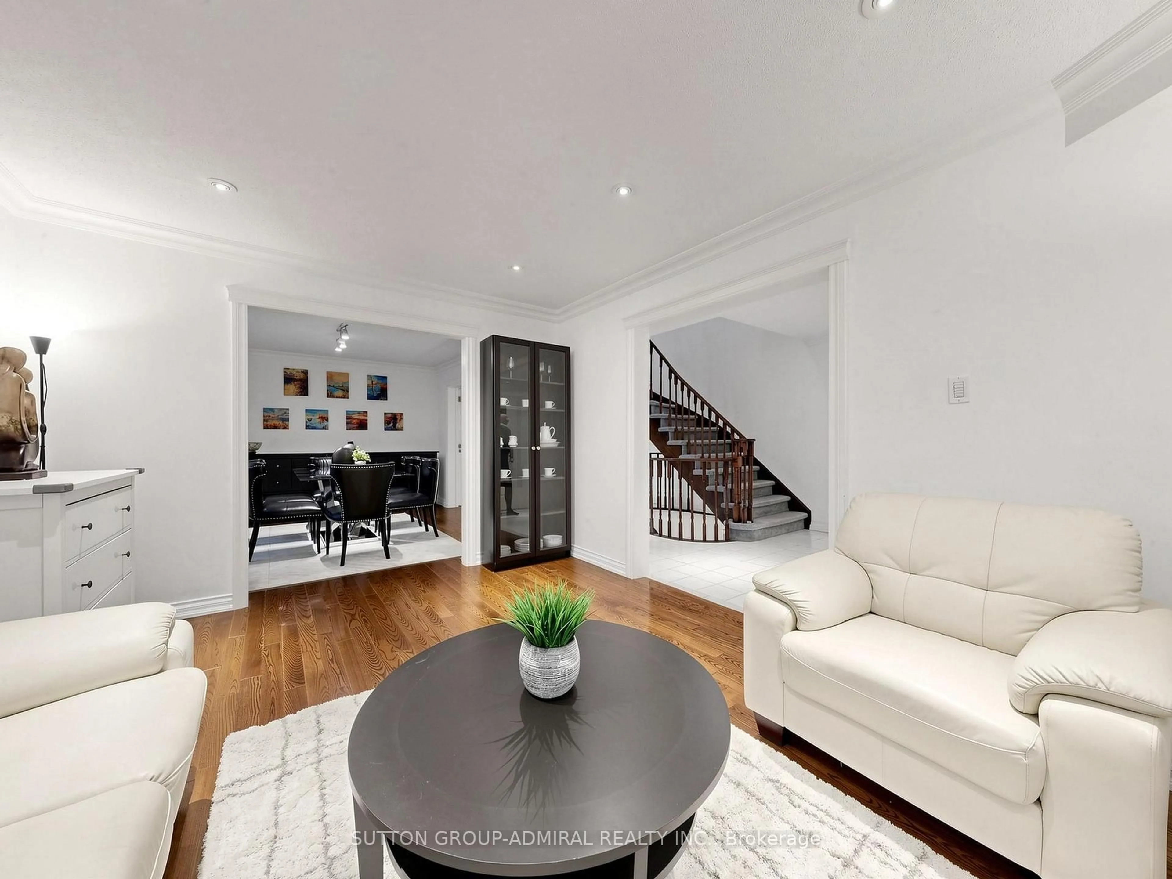 Living room with furniture, wood/laminate floor for 7 Cummings Crt, Markham Ontario L3T 6S4