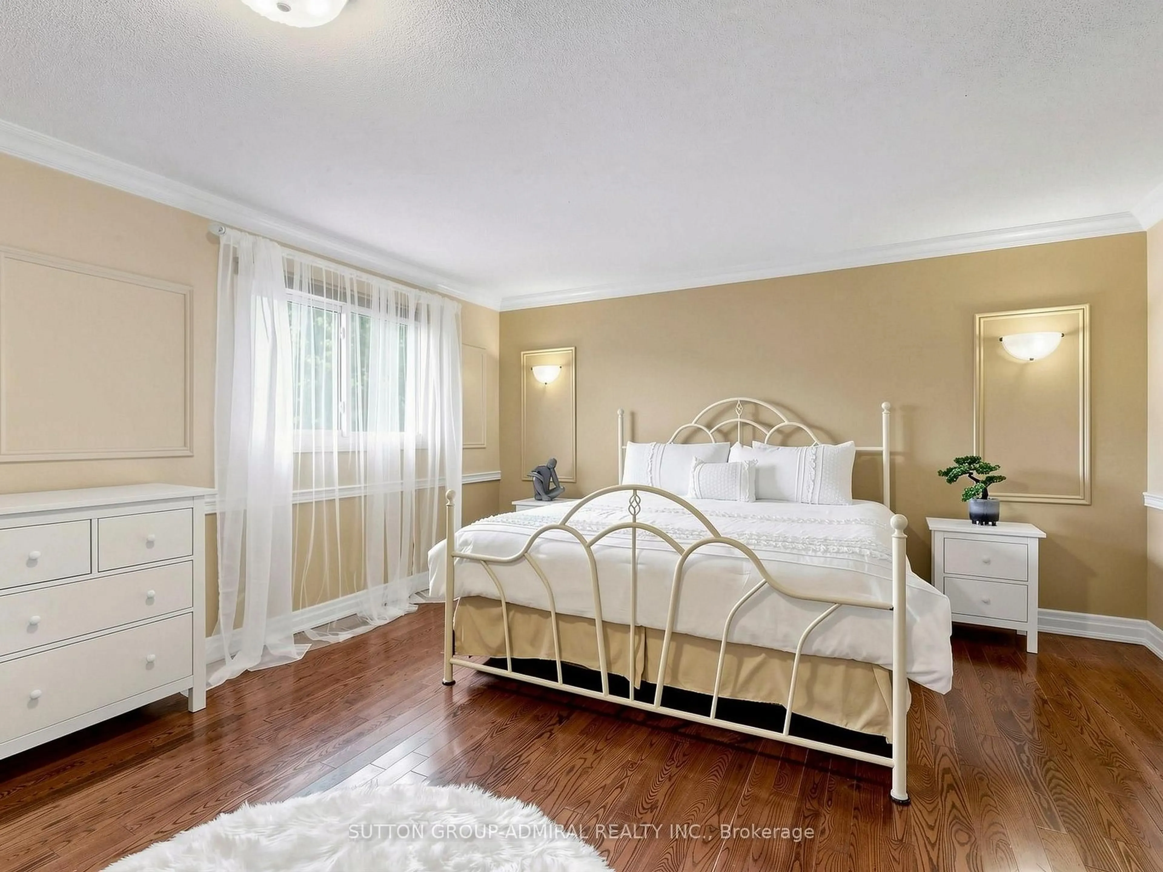 Bedroom with bed, wood/laminate floor for 7 Cummings Crt, Markham Ontario L3T 6S4