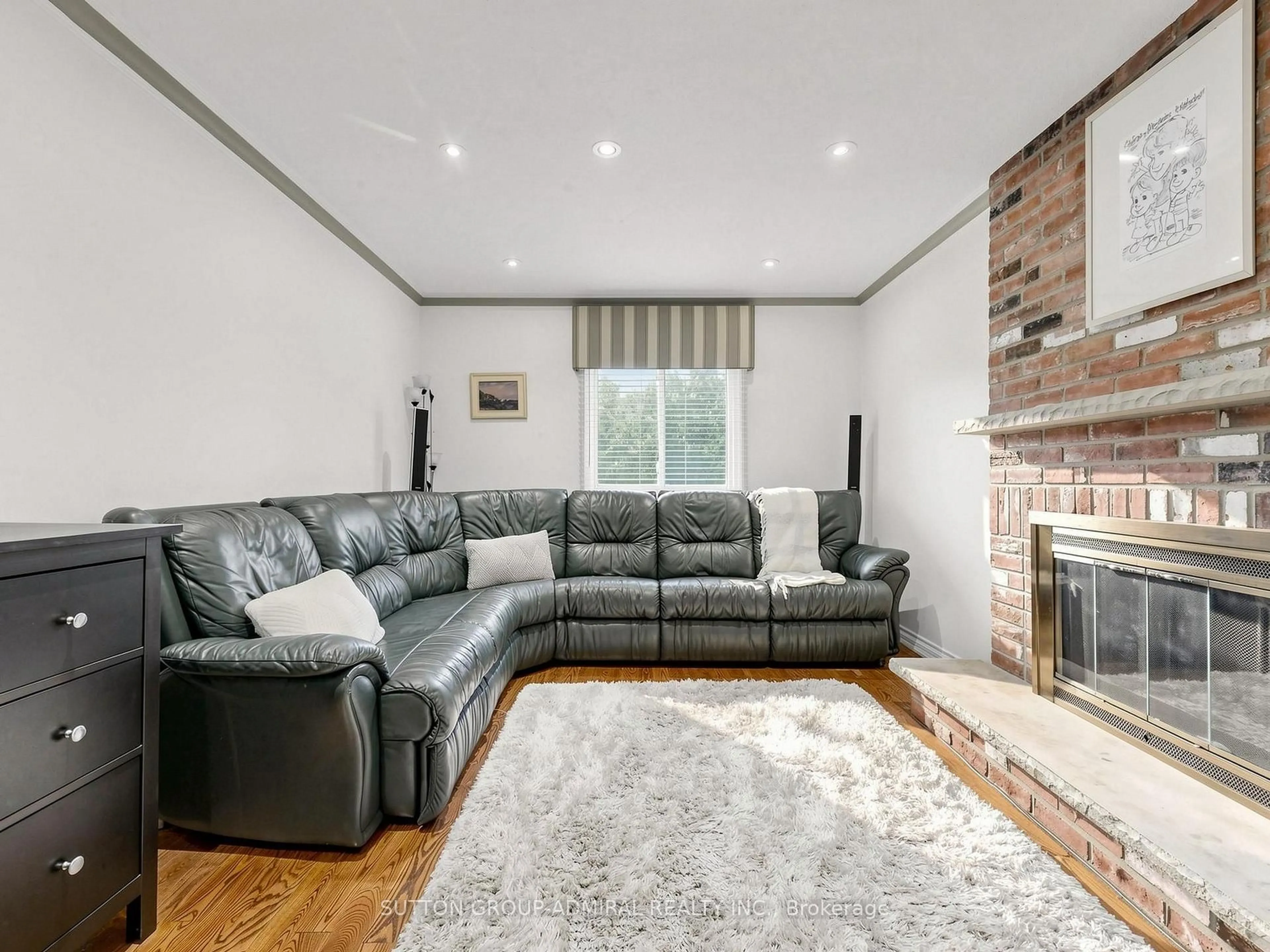 Living room with furniture, unknown for 7 Cummings Crt, Markham Ontario L3T 6S4