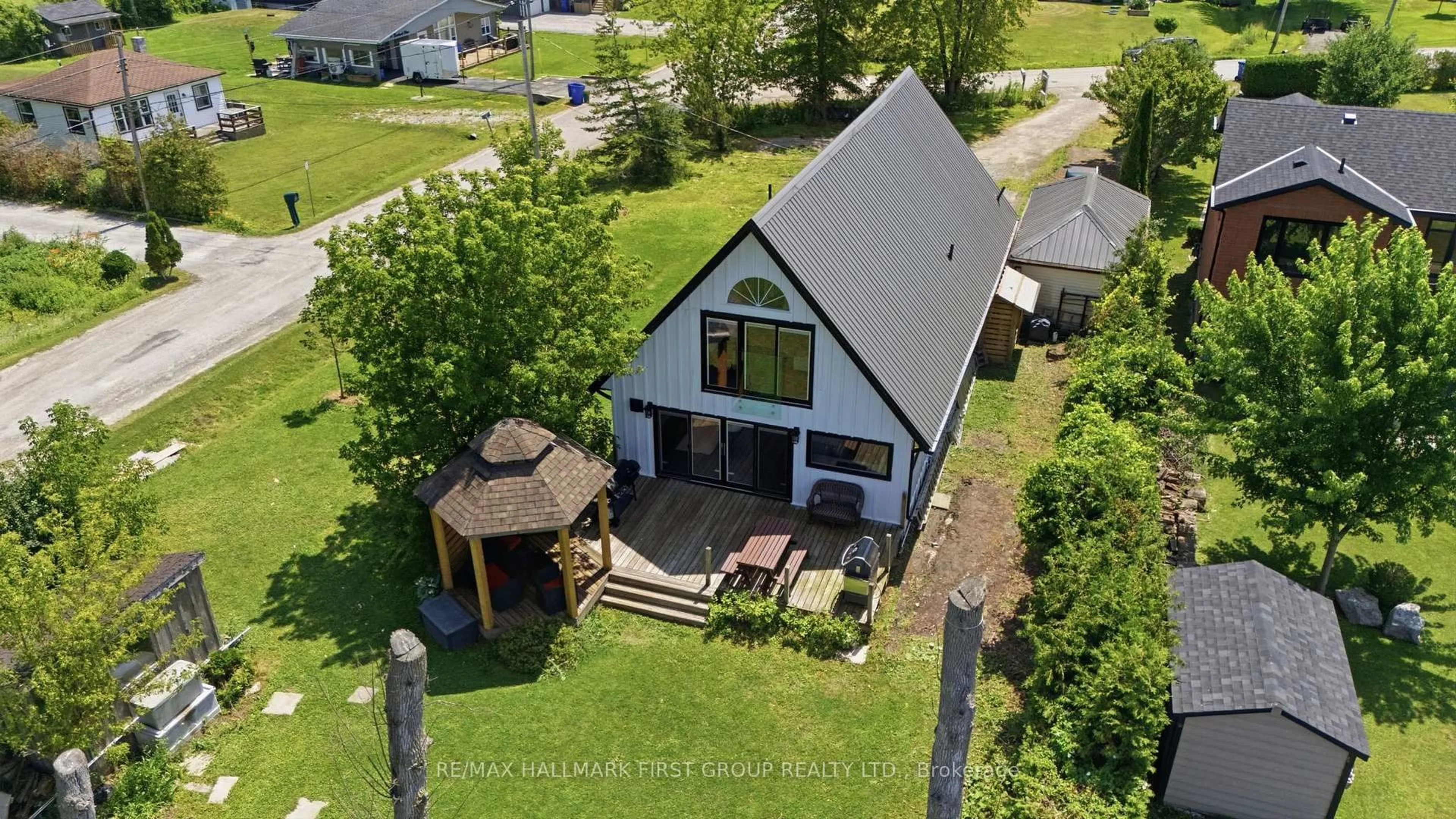A pic from outside/outdoor area/front of a property/back of a property/a pic from drone, unknown for 26 Burnie Rd, Georgina Ontario L0E 1N0