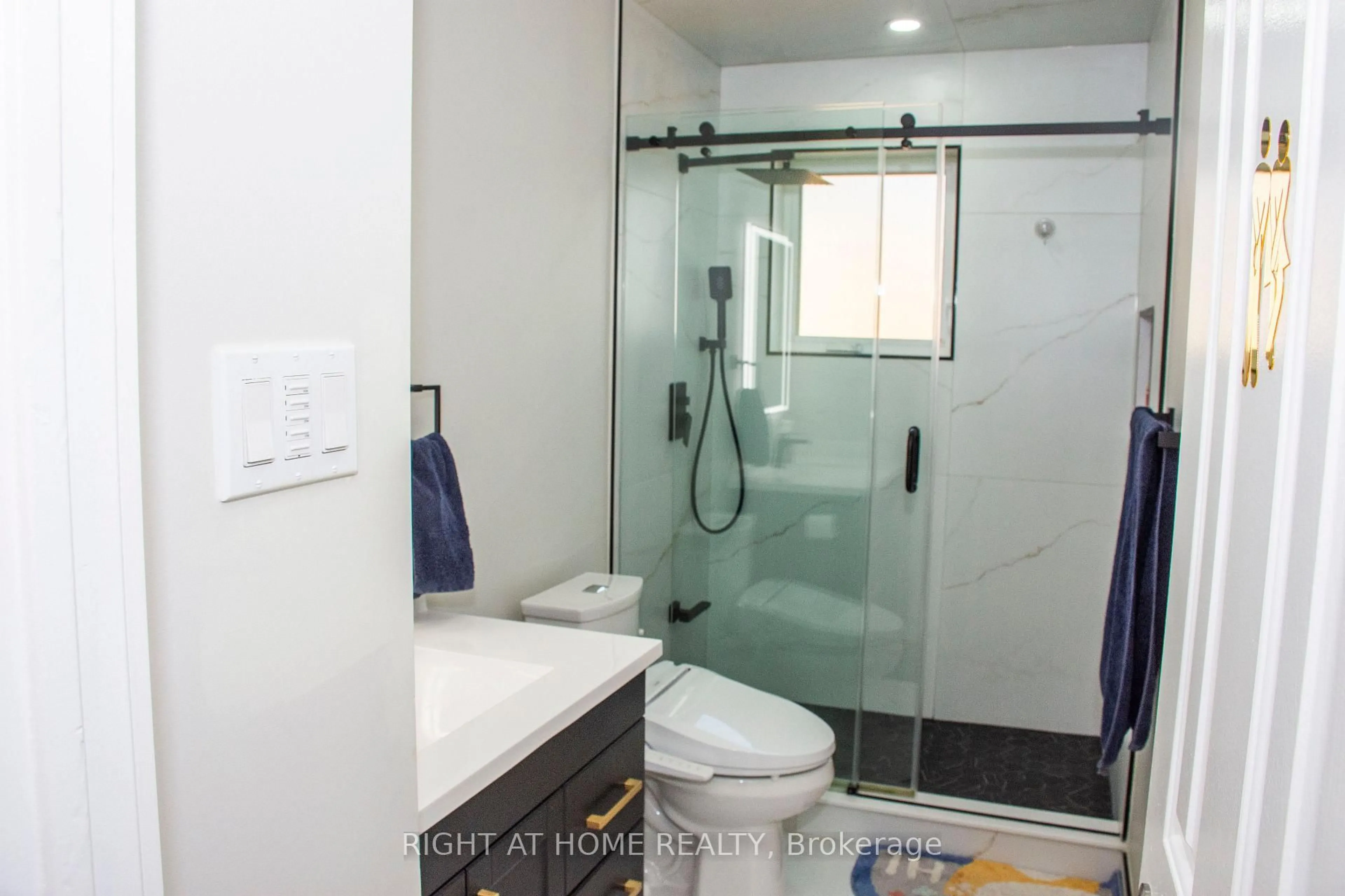 Standard bathroom, unknown for 24 Aristotle Dr, Richmond Hill Ontario L4S 1J2