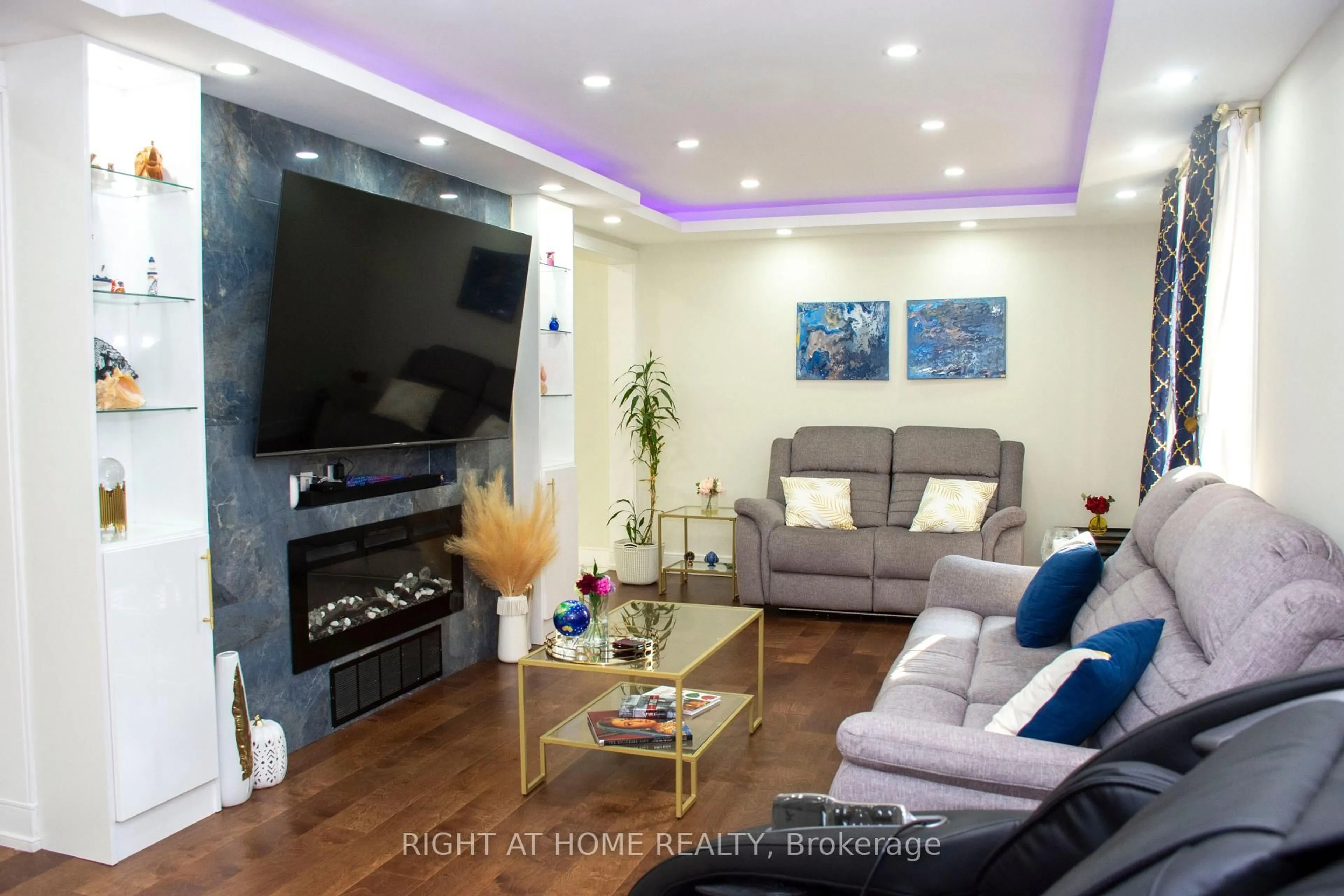 Living room with furniture, wood/laminate floor for 24 Aristotle Dr, Richmond Hill Ontario L4S 1J2