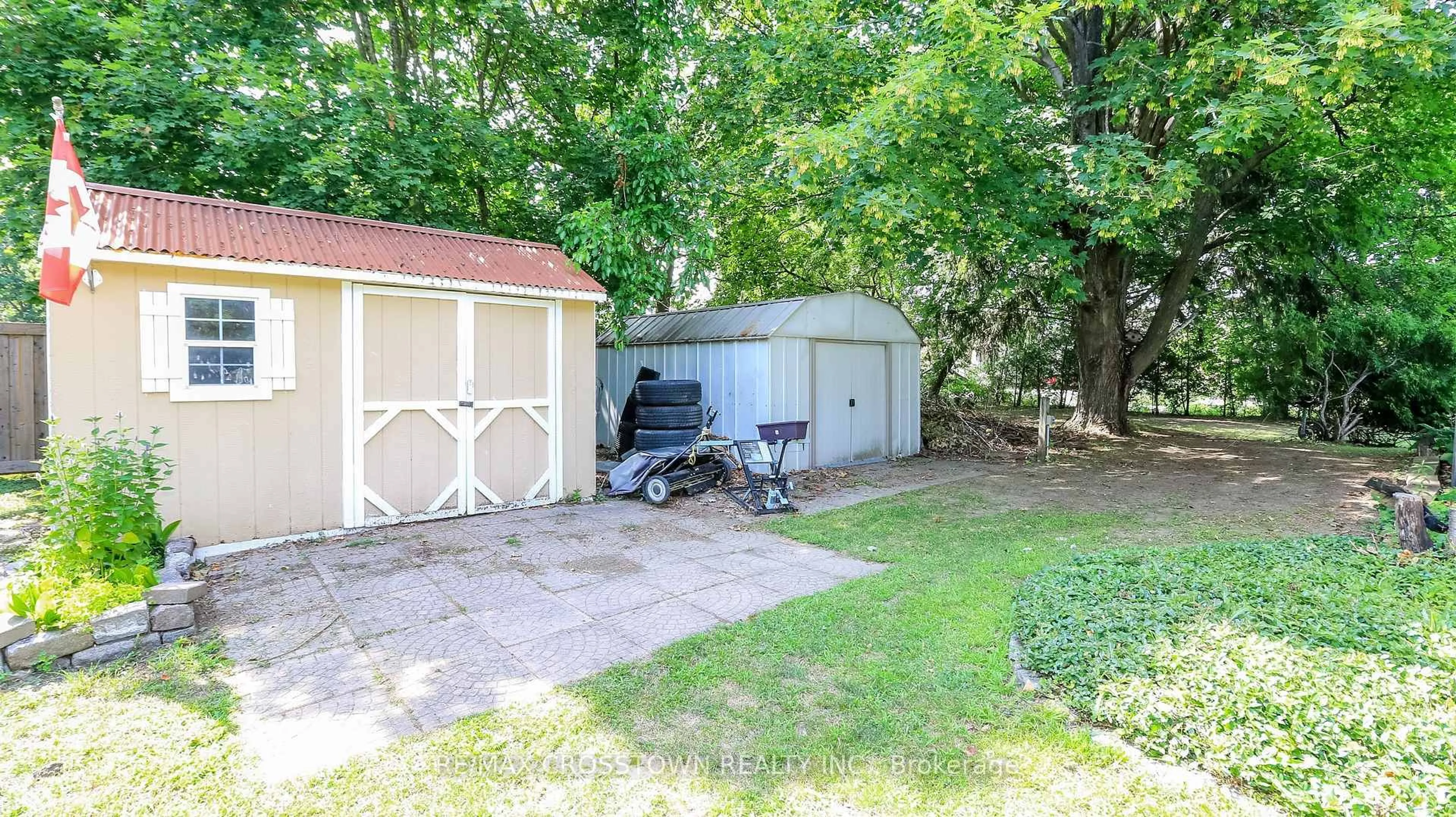 Shed for 1412 Thomas Dr, Innisfil Ontario L0L 1R0