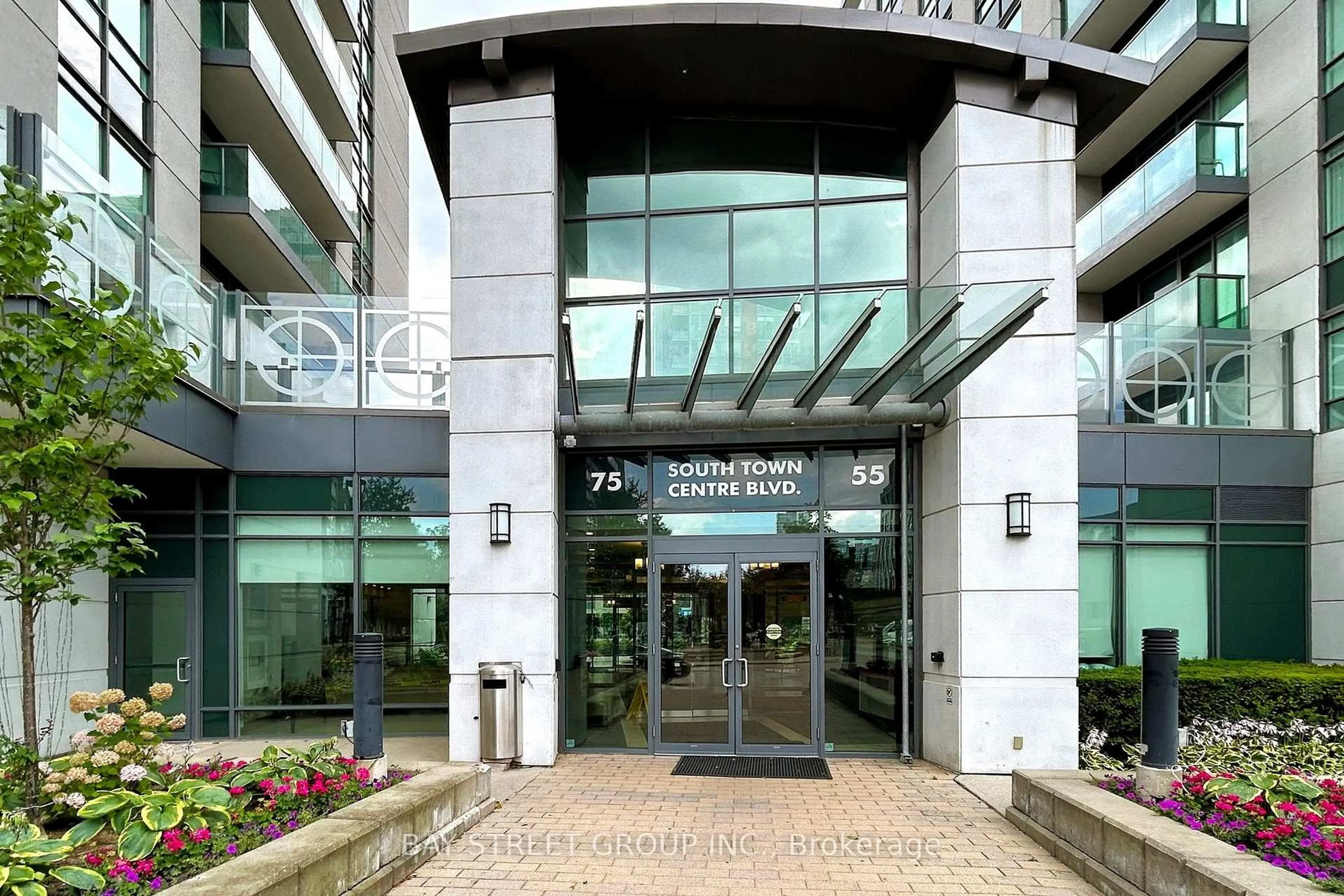 Indoor foyer for 55 South Town Centre Blvd #612, Markham Ontario L6G 0B1