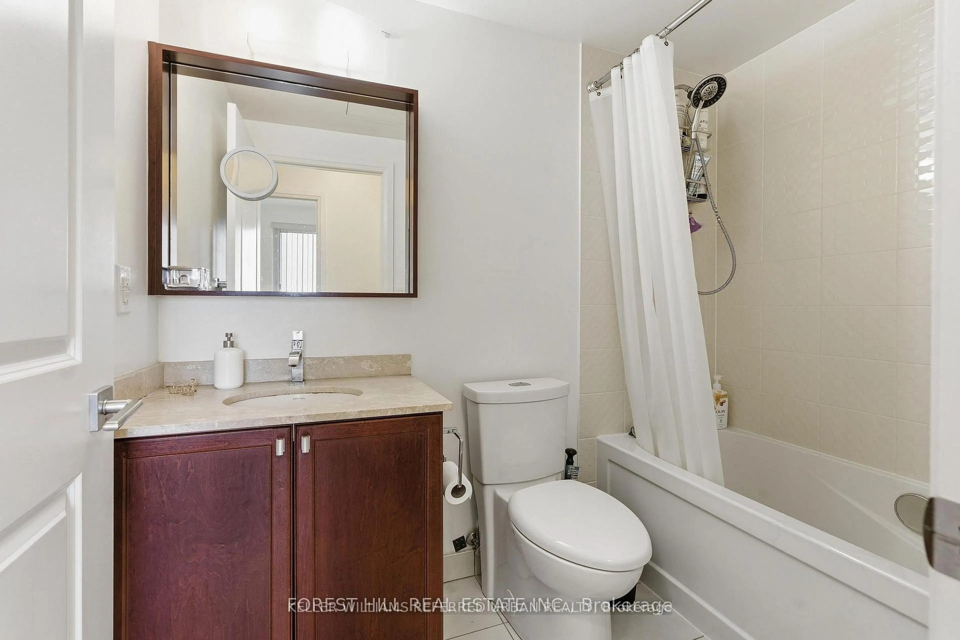 Standard bathroom, unknown for 7165 Yonge St #2509, Markham Ontario L3T 0C9
