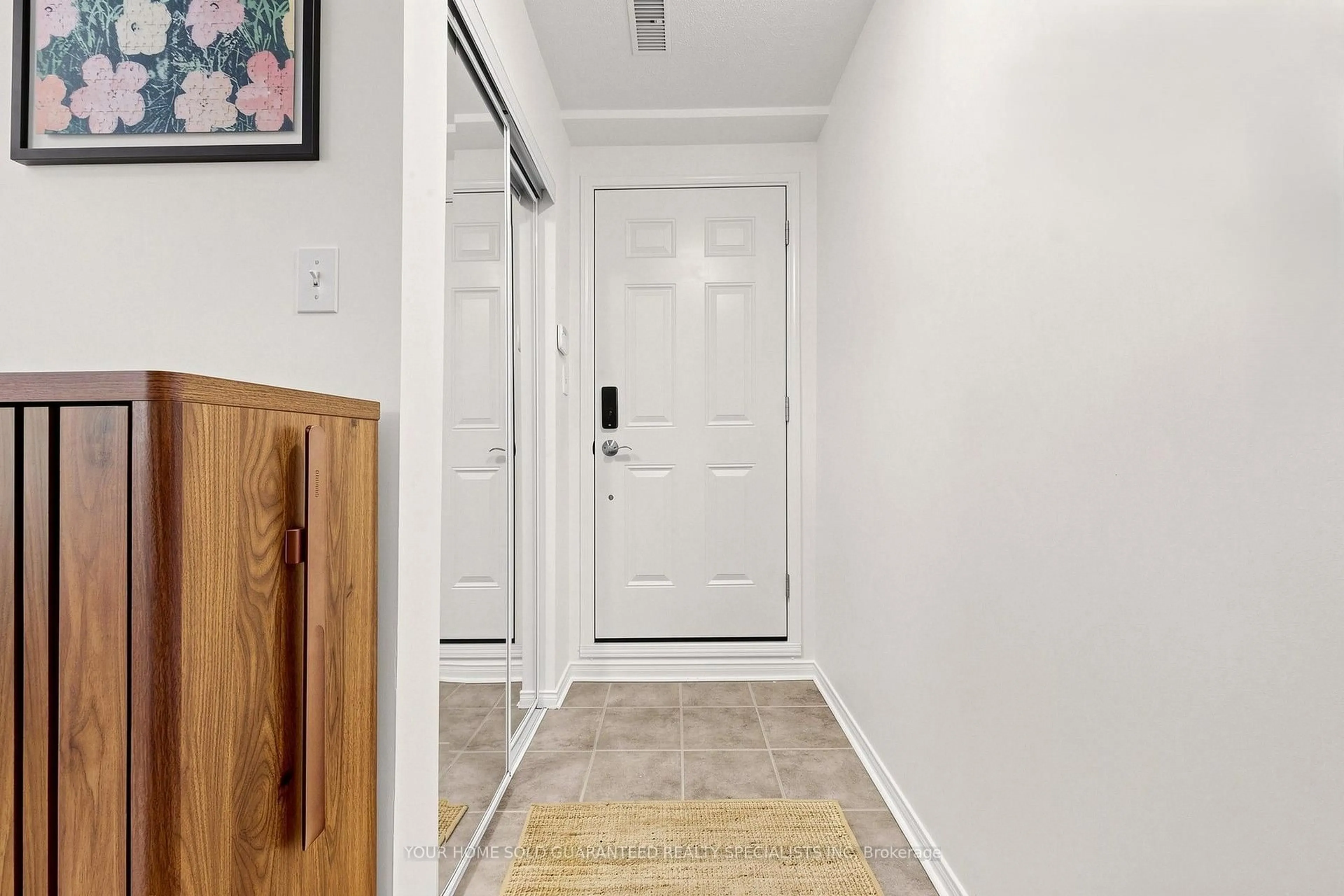 Indoor entryway for 75 Weldrick Dr #1003, Richmond Hill Ontario L4C 0H9
