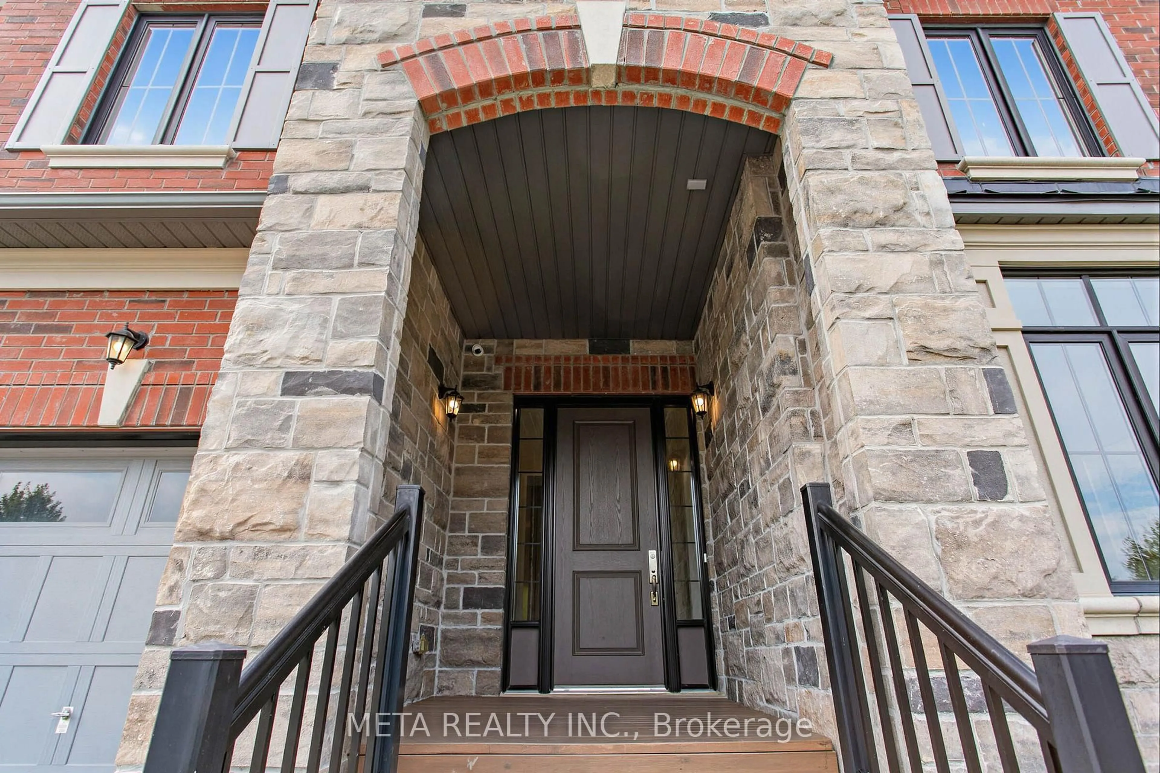 Indoor entryway for 56 Klees Cres, Aurora Ontario L4G 3W8