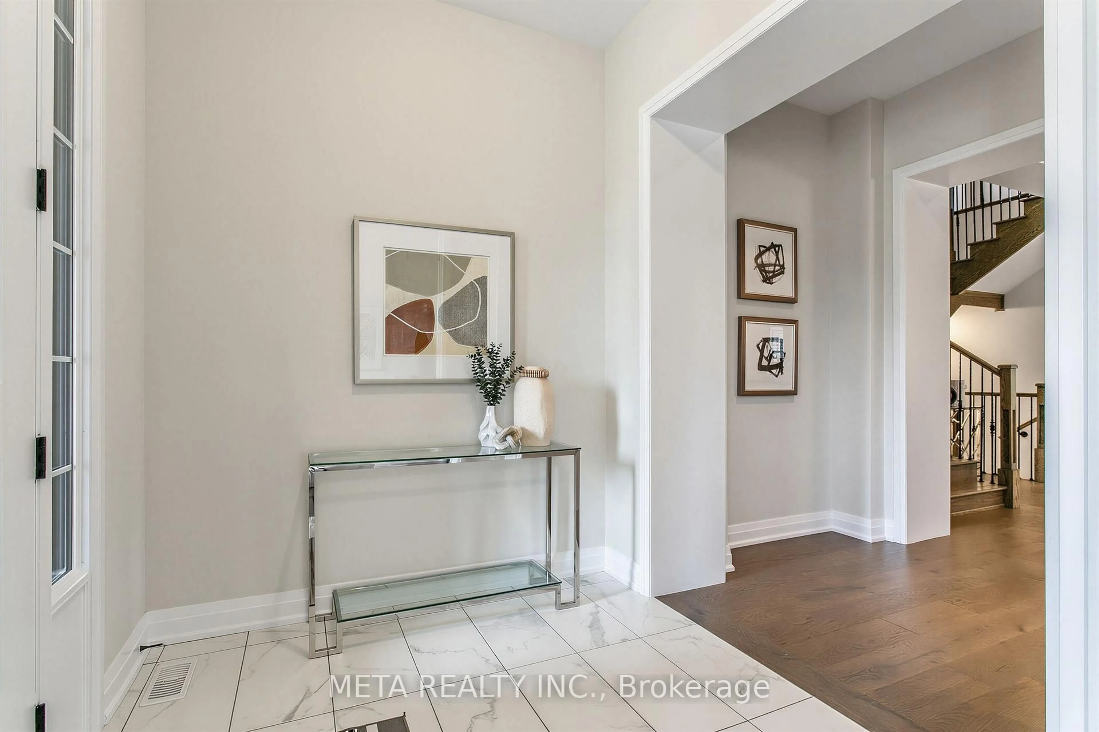 Indoor entryway for 56 Klees Cres, Aurora Ontario L4G 3W8