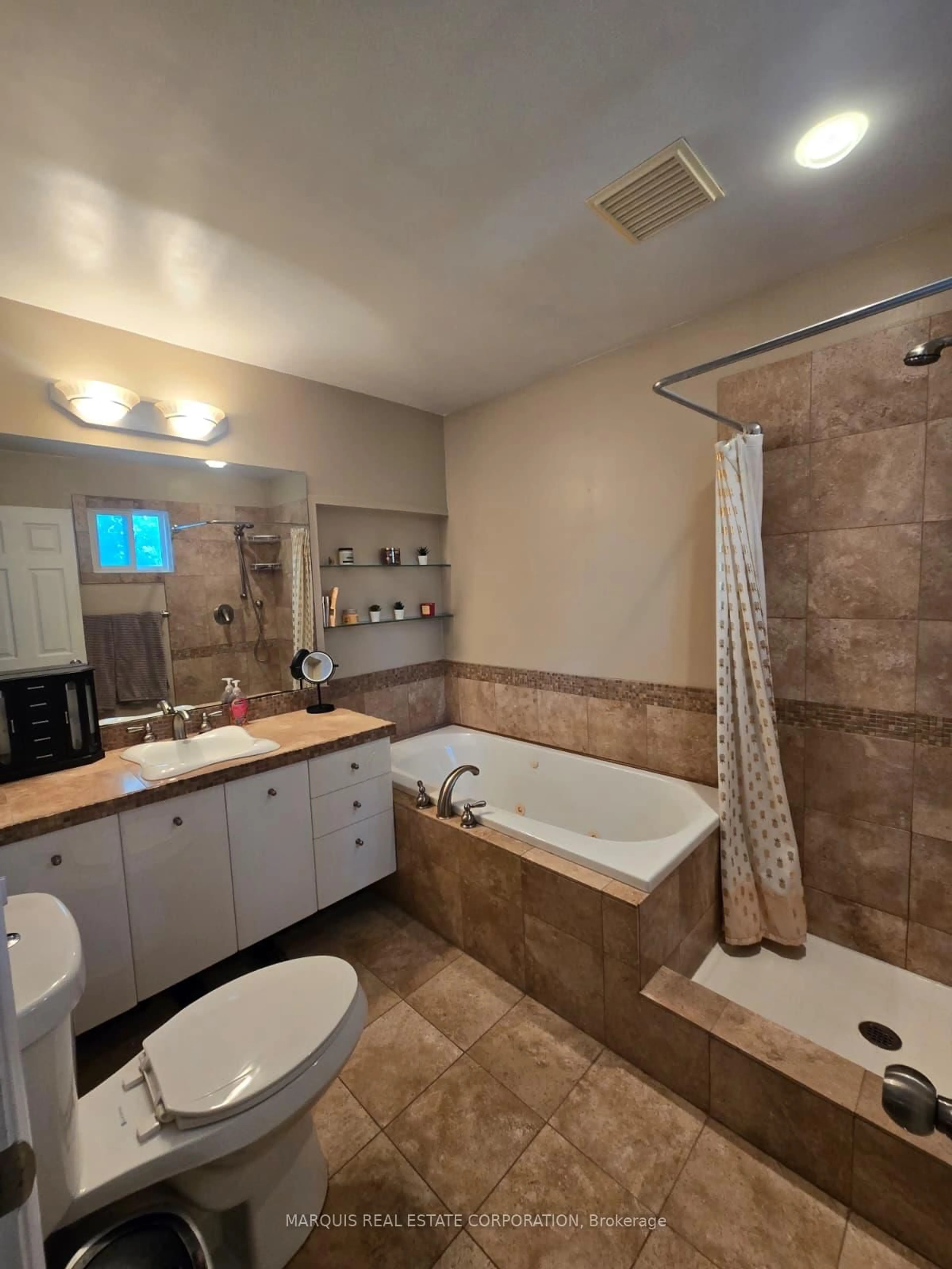 Standard bathroom, ceramic/tile floor for 198 Forsyth Rd, Newmarket Ontario L3Y 7Y1