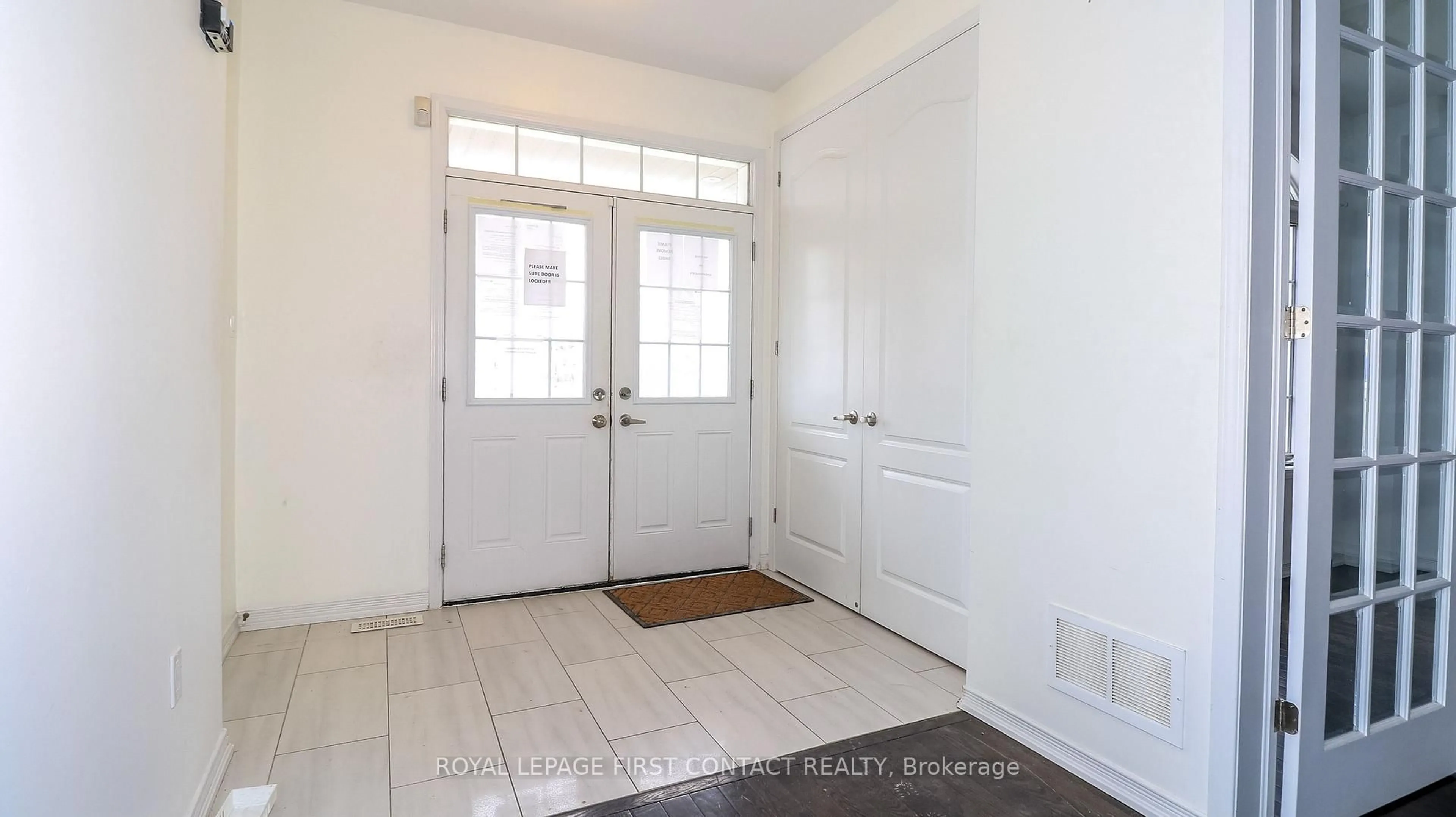 Indoor entryway for 1965 Jans Blvd, Innisfil Ontario L9S 0L3