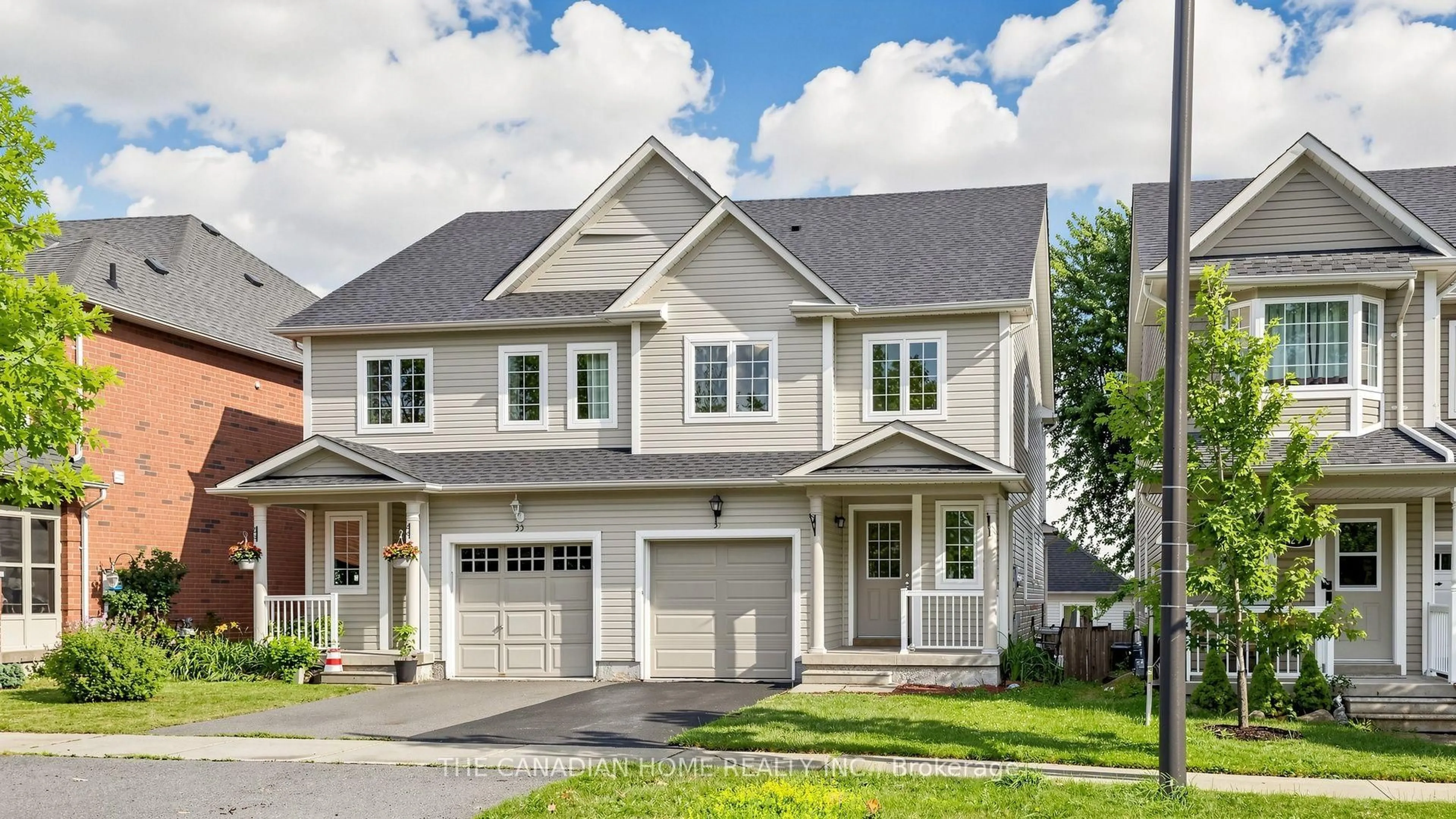 Home with vinyl exterior material, street for 31 Laurendale Ave, Georgina Ontario L4P 4A8