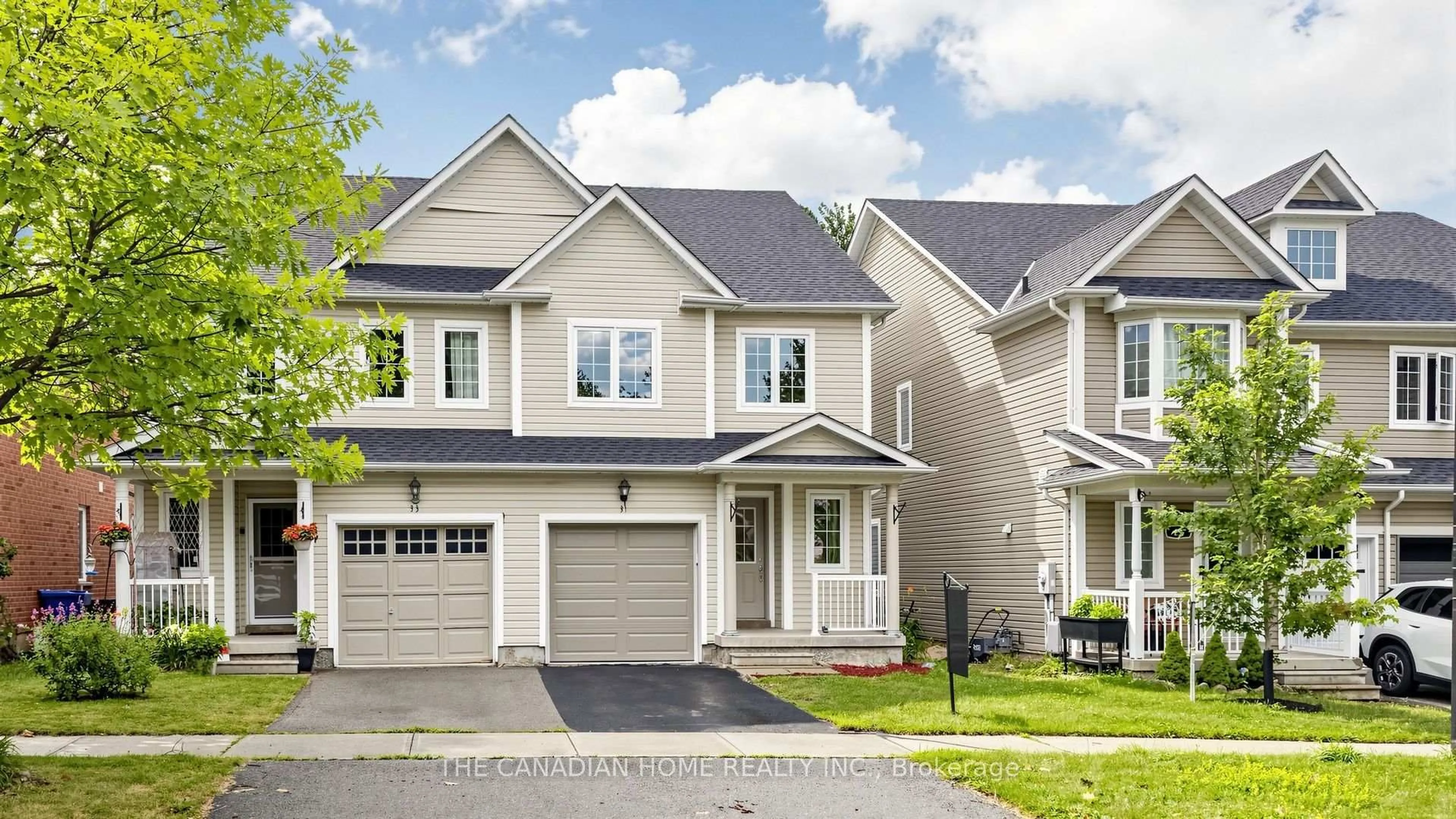 Home with vinyl exterior material, street for 31 Laurendale Ave, Georgina Ontario L4P 4A8