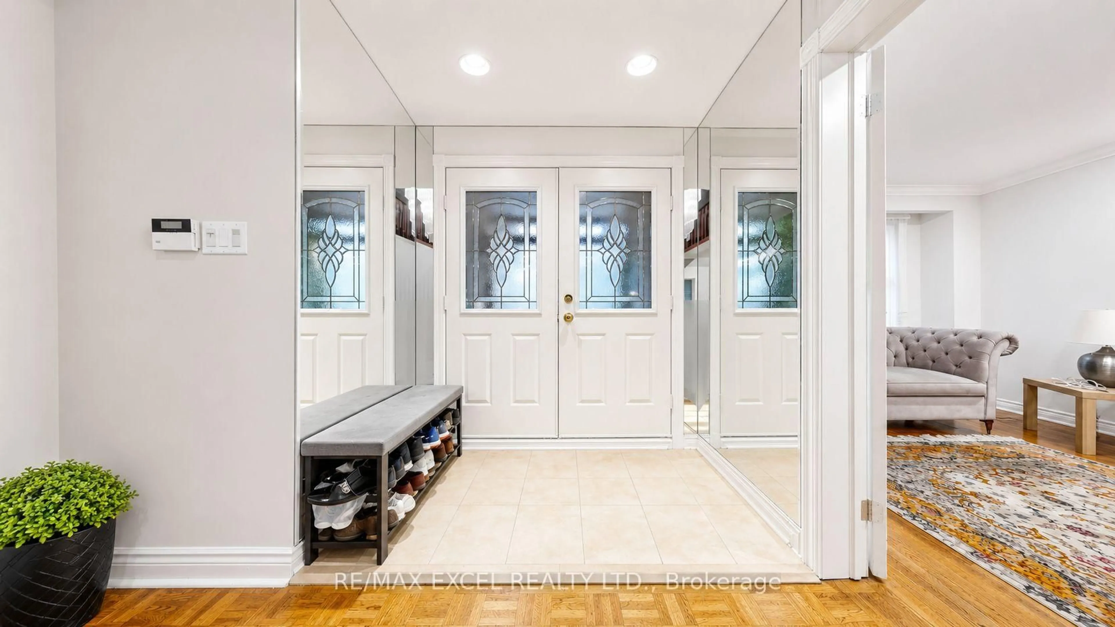 Indoor entryway for 30 Lambert Rd, Markham Ontario L3T 7E4