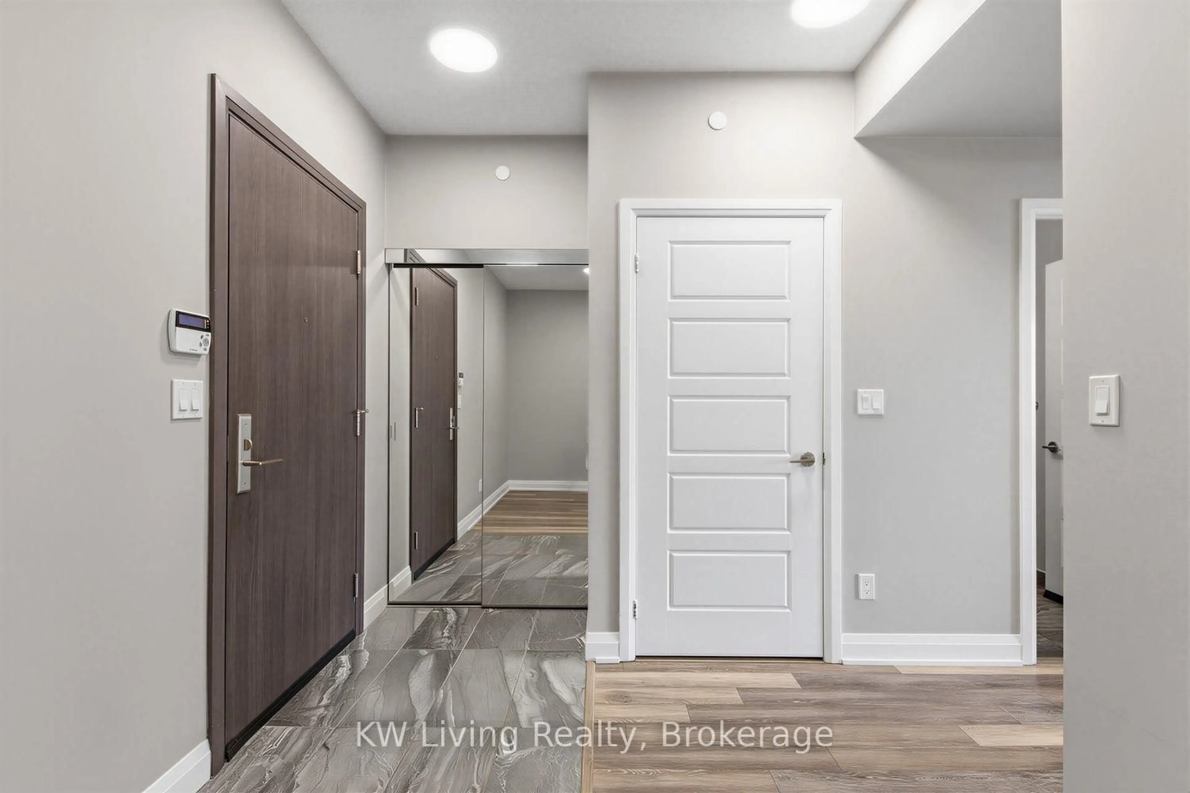 Indoor entryway for 15 Water Walk Dr #711, Markham Ontario L6G 0G2