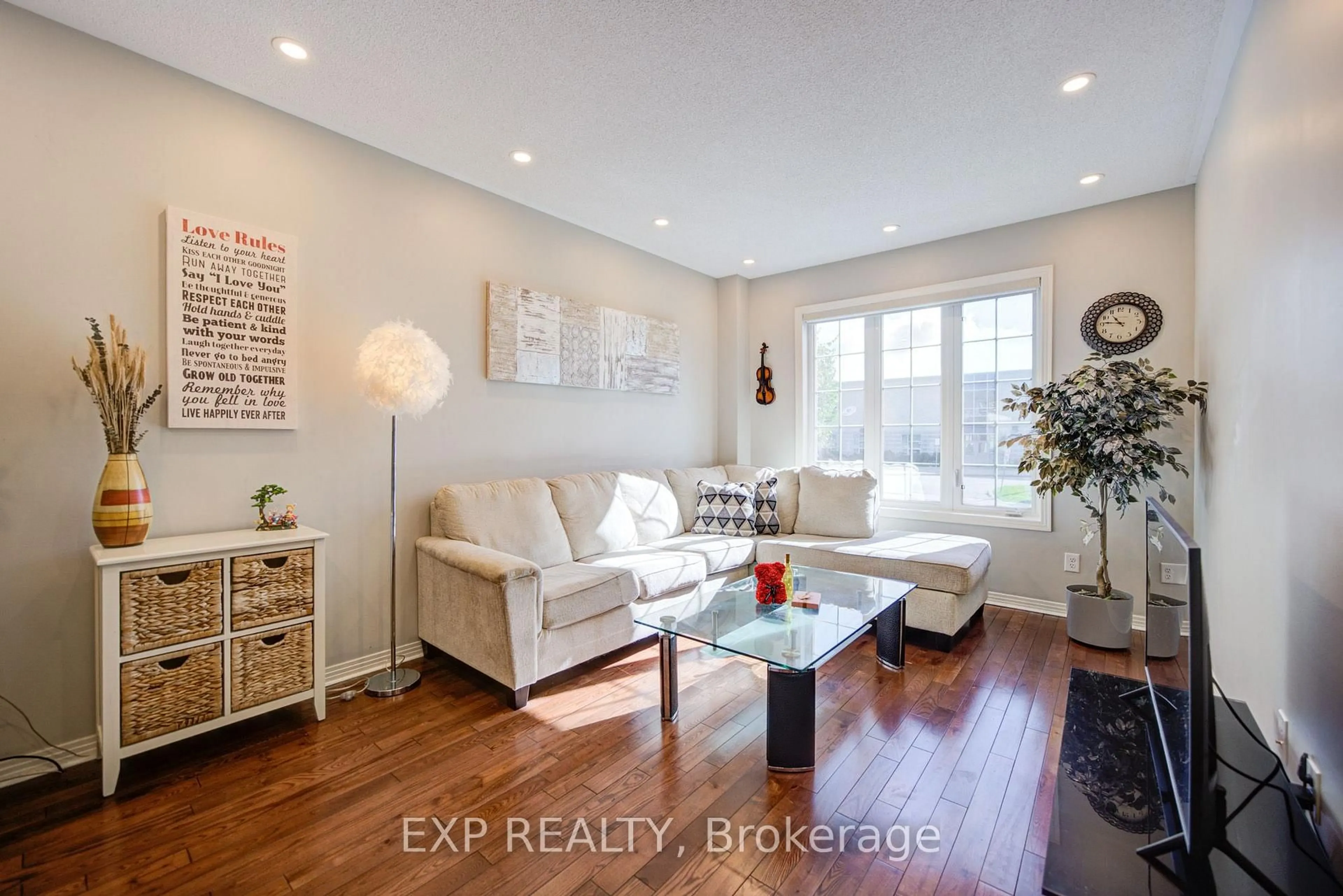 Living room with furniture, unknown for 76 Ford Wilson Blvd, Newmarket Ontario L3X 3G1