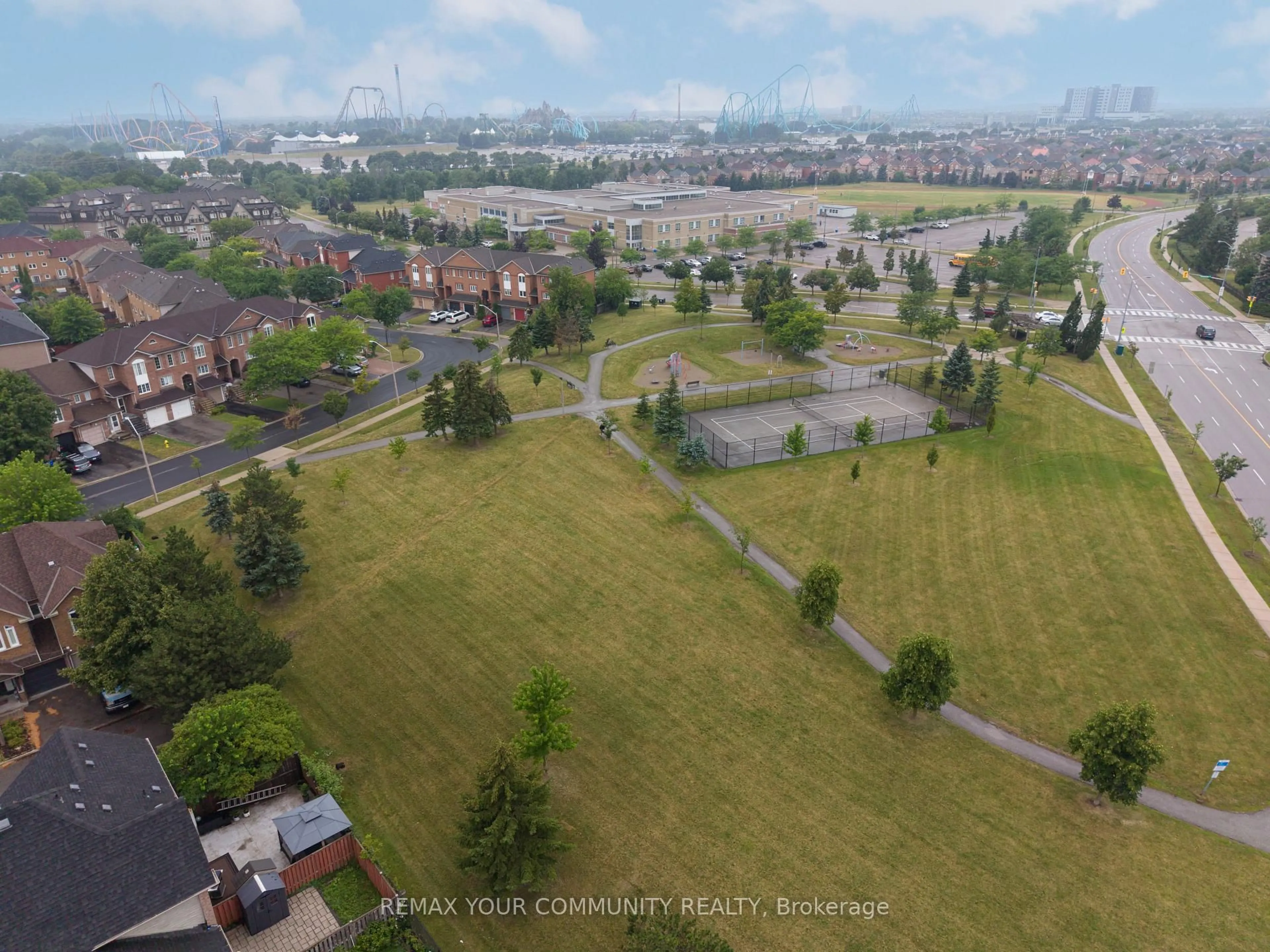 A pic from outside/outdoor area/front of a property/back of a property/a pic from drone, city buildings view from balcony for 40 Tania Cres, Vaughan Ontario L6A 2M8