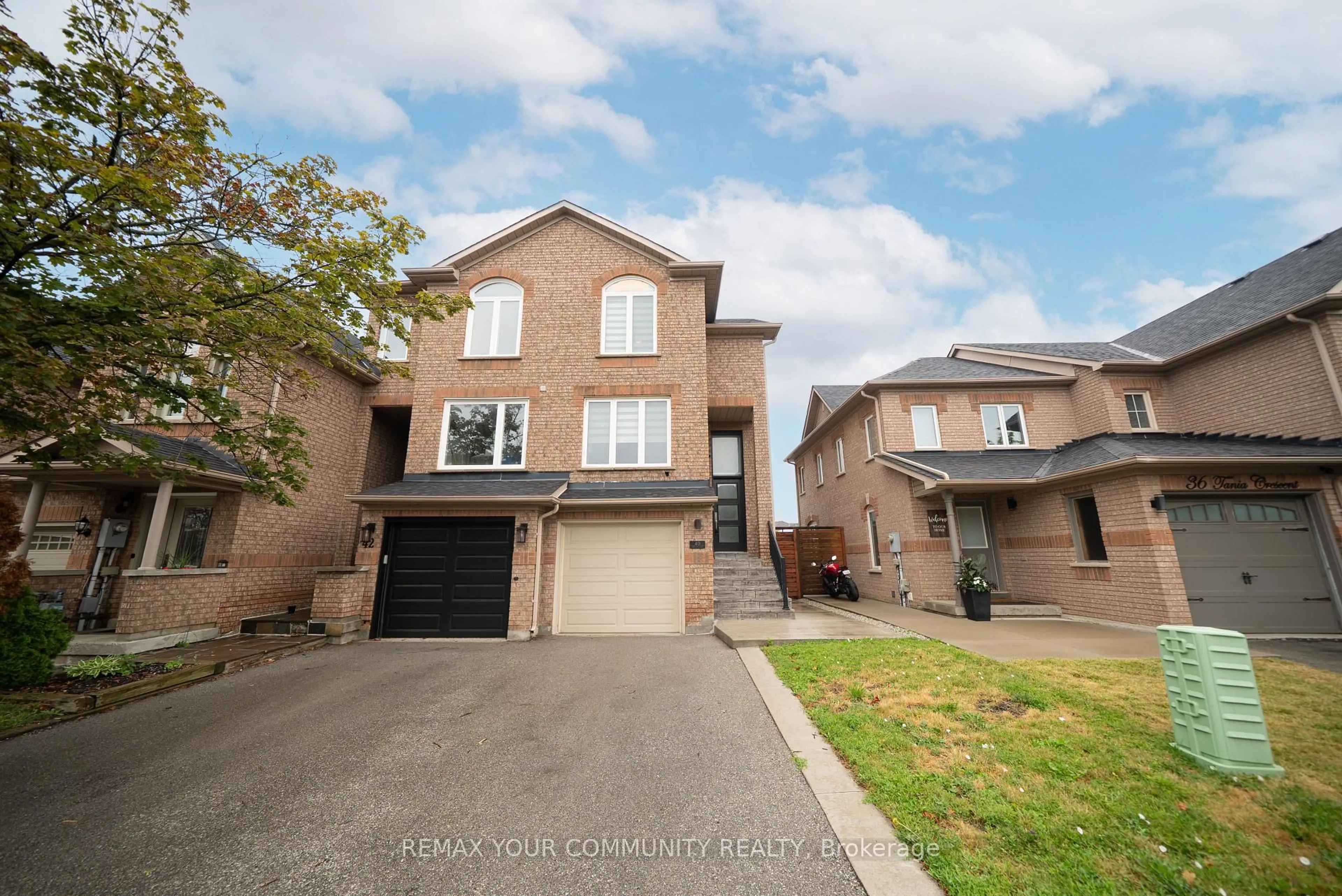 Unknown for 40 Tania Cres, Vaughan Ontario L6A 2M8