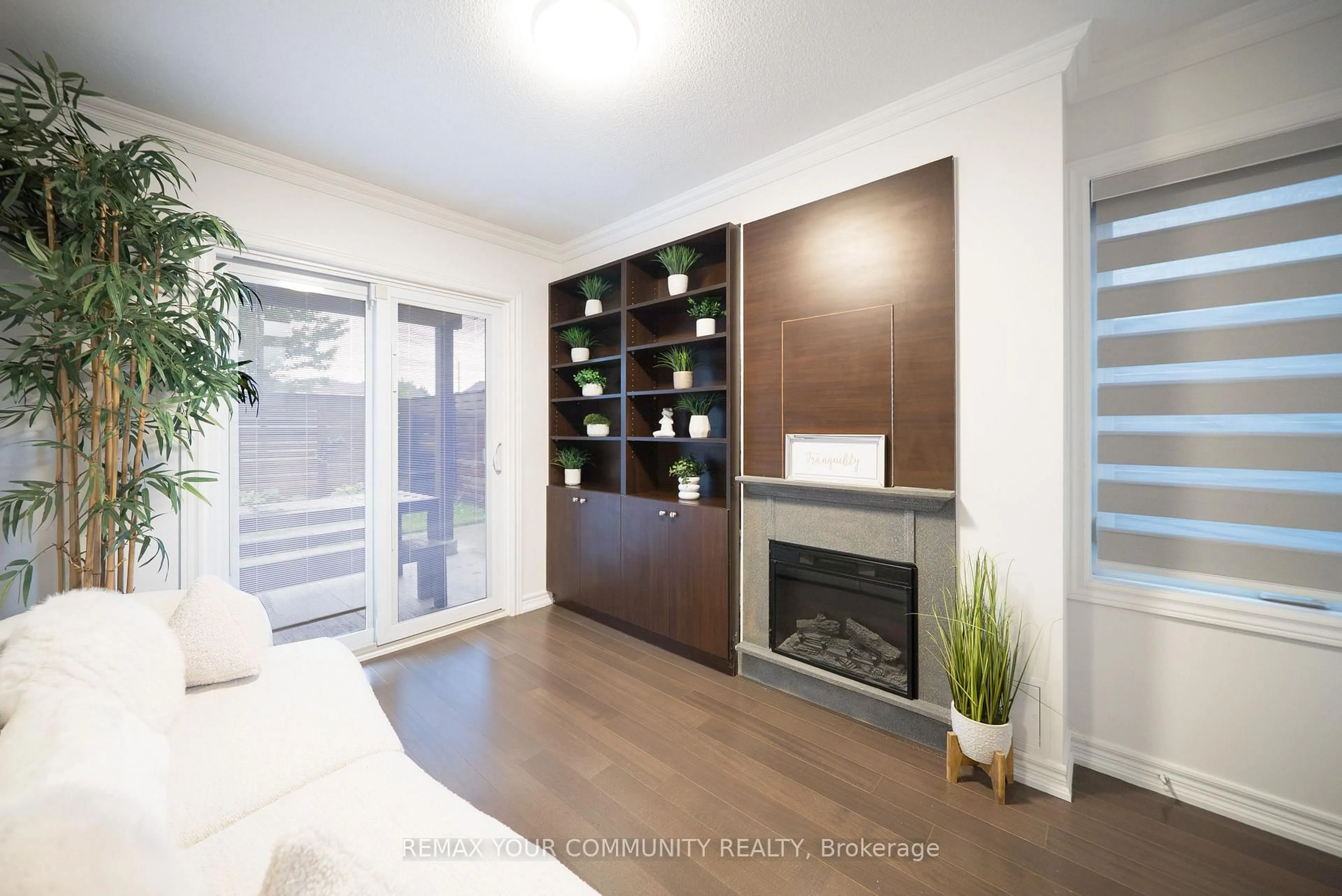Living room with furniture, wood/laminate floor for 40 Tania Cres, Vaughan Ontario L6A 2M8