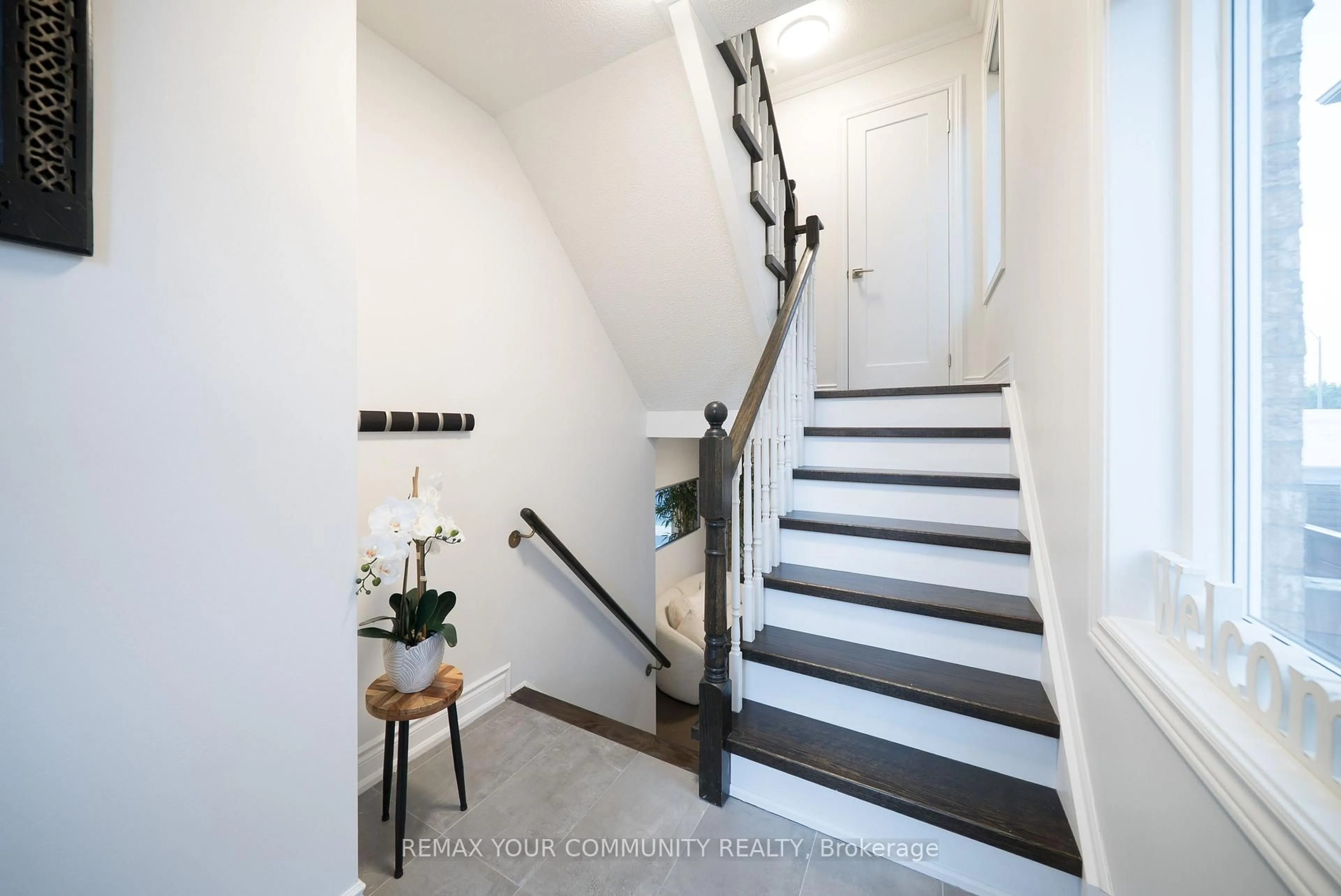 Stairs for 40 Tania Cres, Vaughan Ontario L6A 2M8