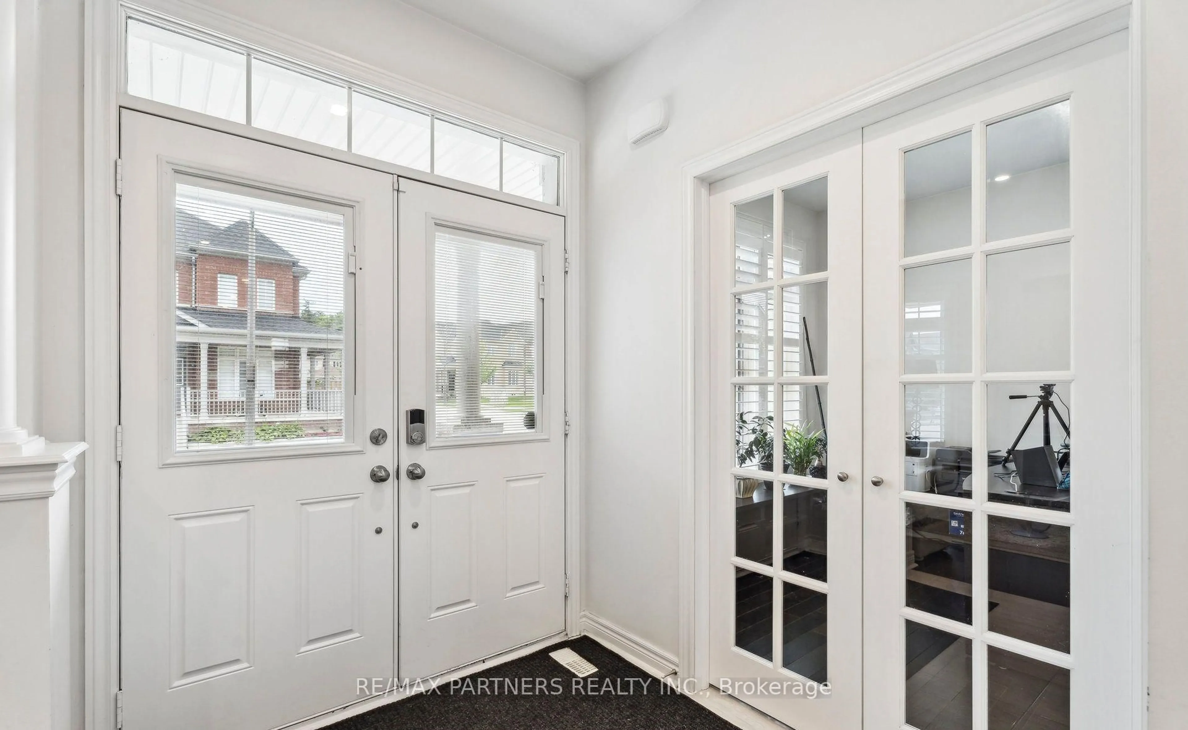 Indoor entryway for 2 Portia St, Markham Ontario L6B 0Z4