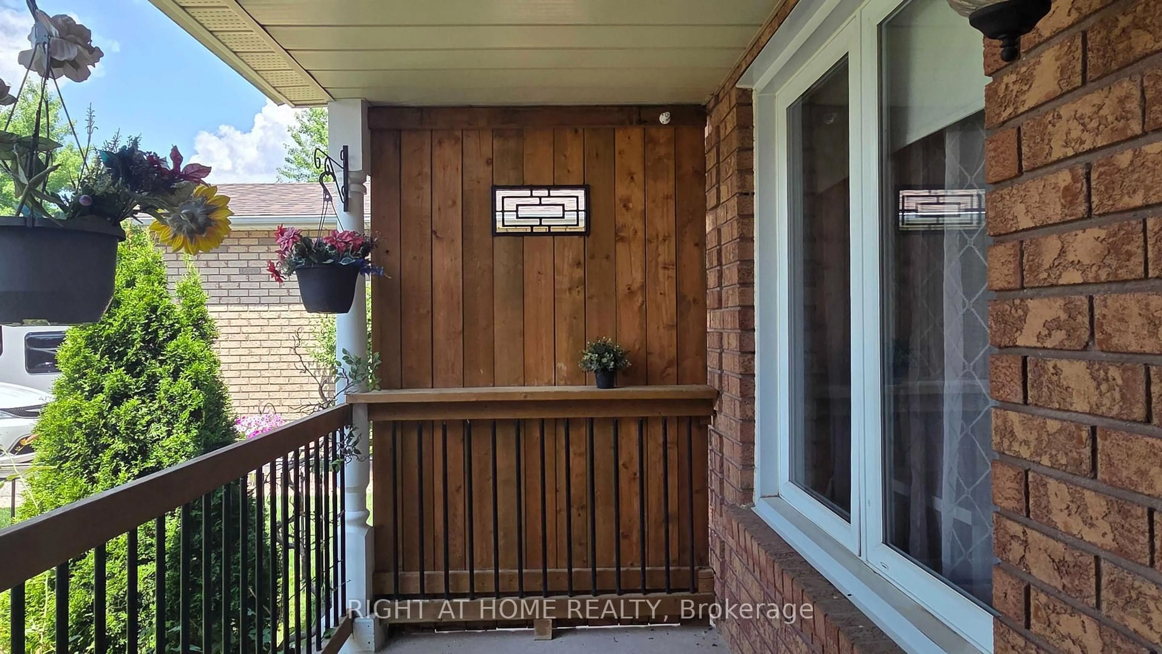 Indoor entryway for 129 Heydon Ave, New Tecumseth Ontario L9R 1N6