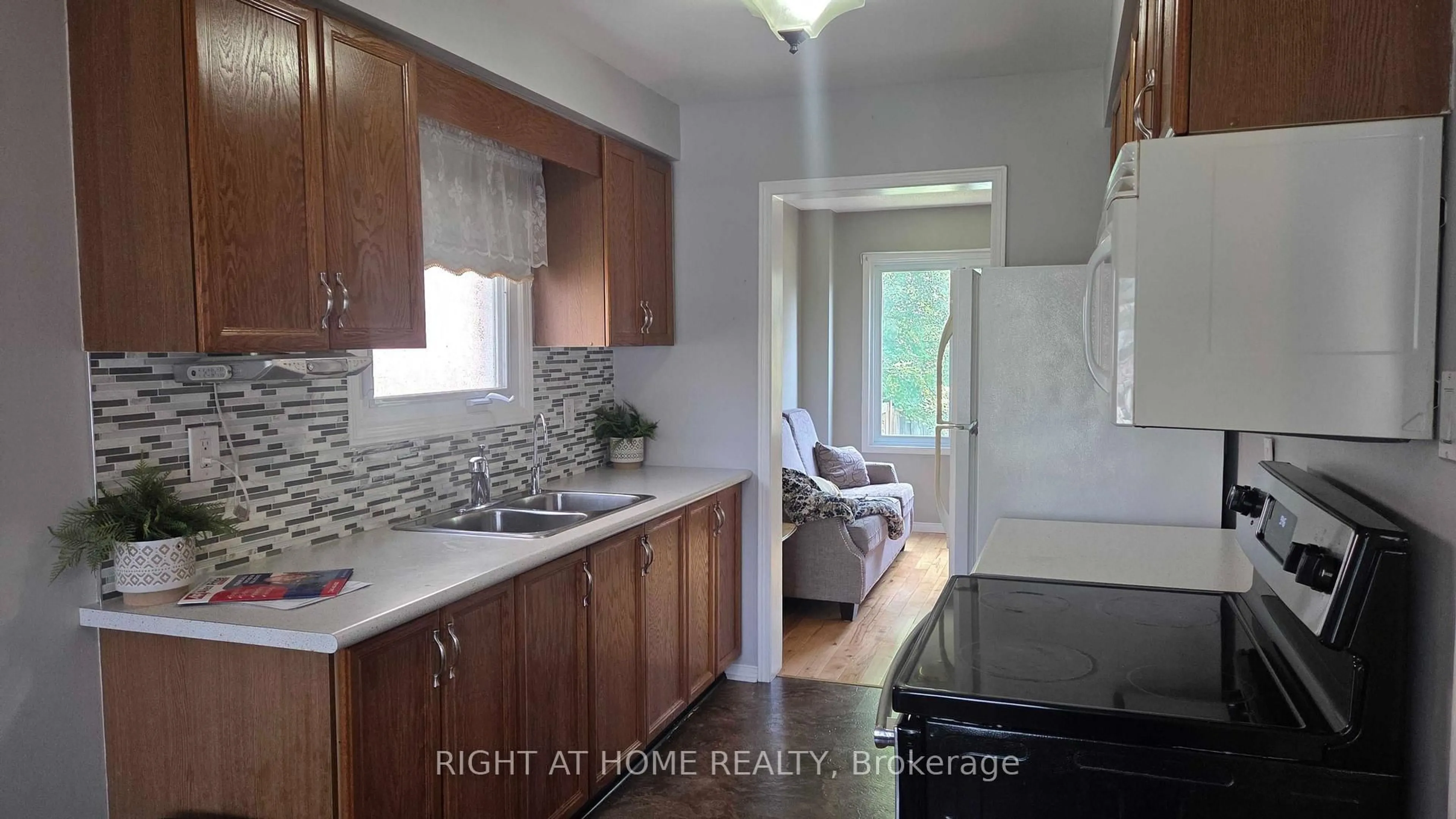 Unknown for 129 Heydon Ave, New Tecumseth Ontario L9R 1N6