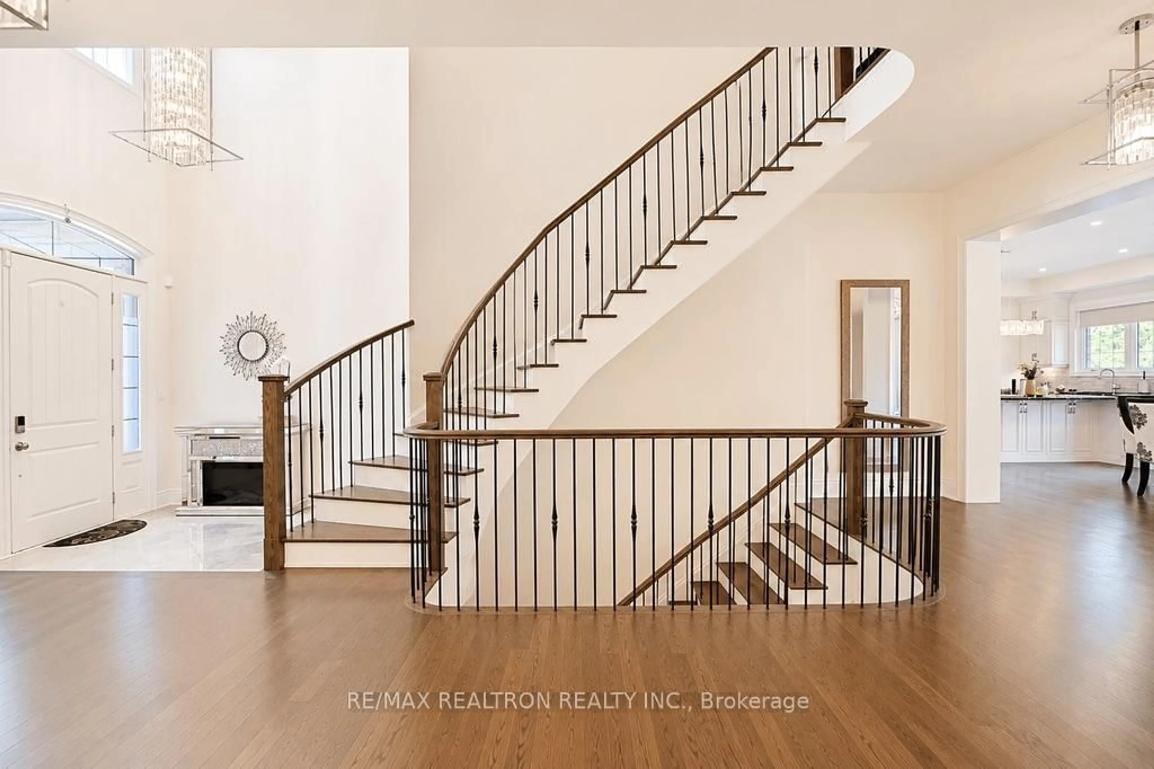 Stairs for 26 Sir Henry Crt, King Ontario L7B 1A4
