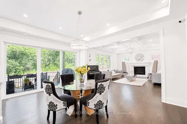 26 Sir Henry Crt, King 3