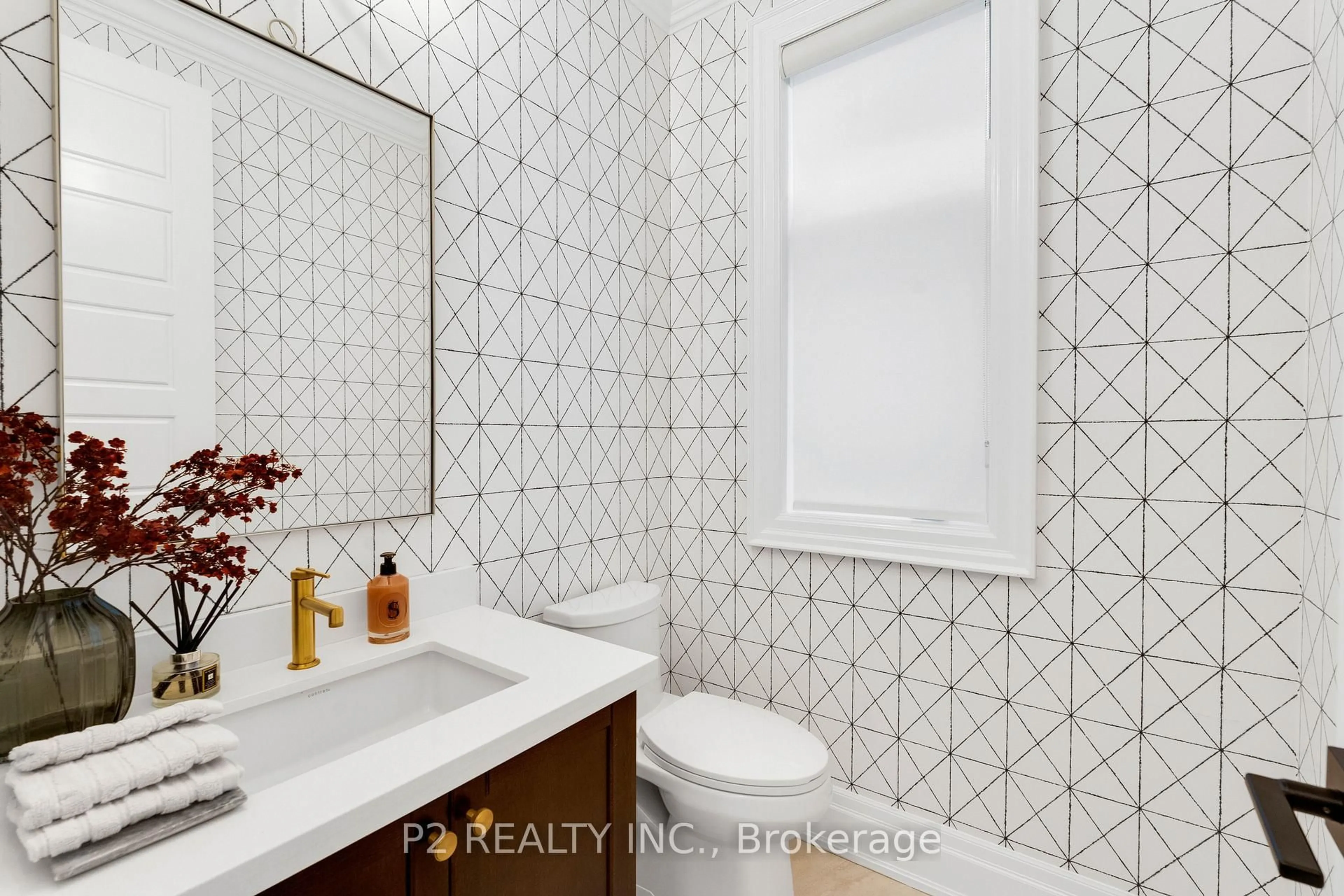 Contemporary bathroom, ceramic/tile floor for 10 King Blvd, King Ontario L7B 0P4