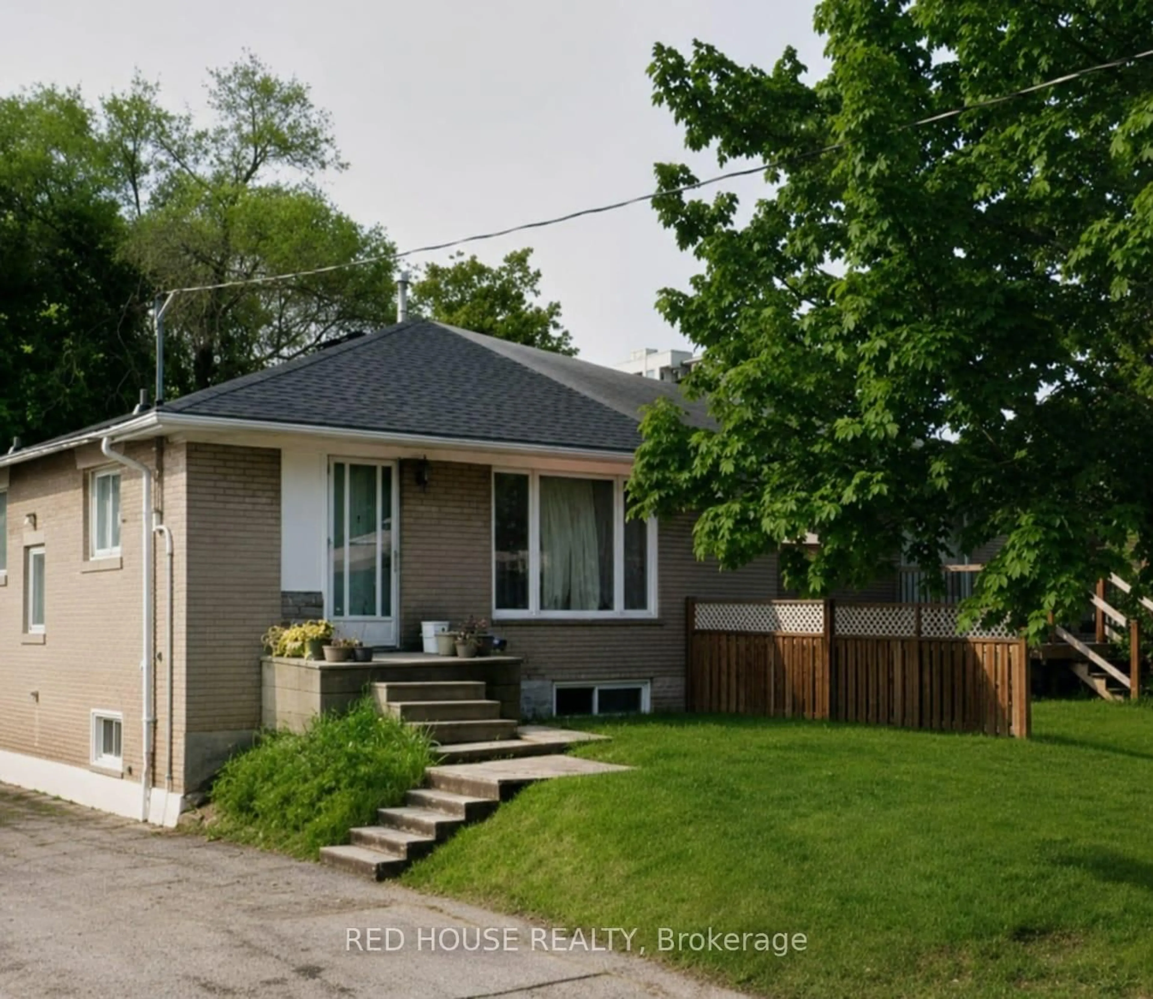 Unknown for 218 Penn Ave, Newmarket Ontario L3Y 2S5