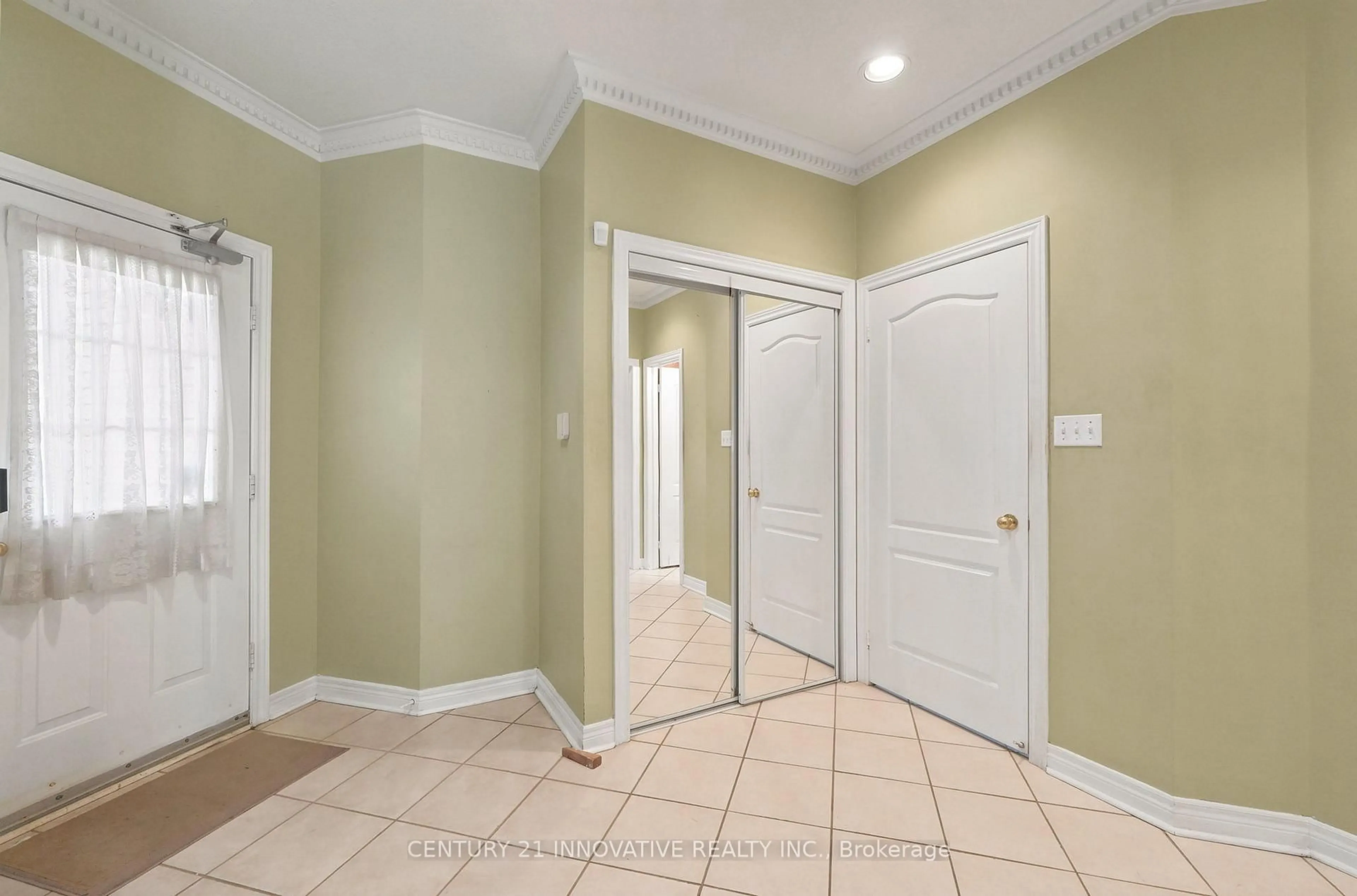Indoor entryway for 57 Avenida St, Markham Ontario L3S 4J6