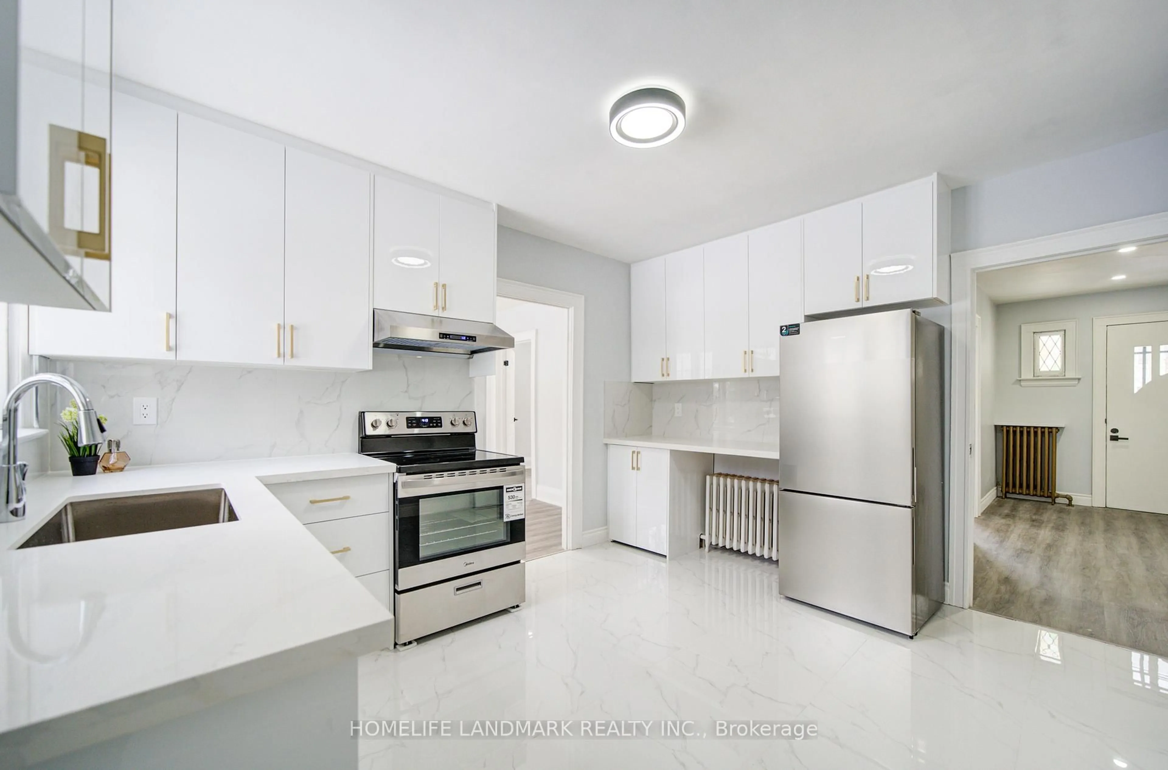 Standard kitchen, ceramic/tile floor for 119 Robinson St, Markham Ontario L3P 1P2