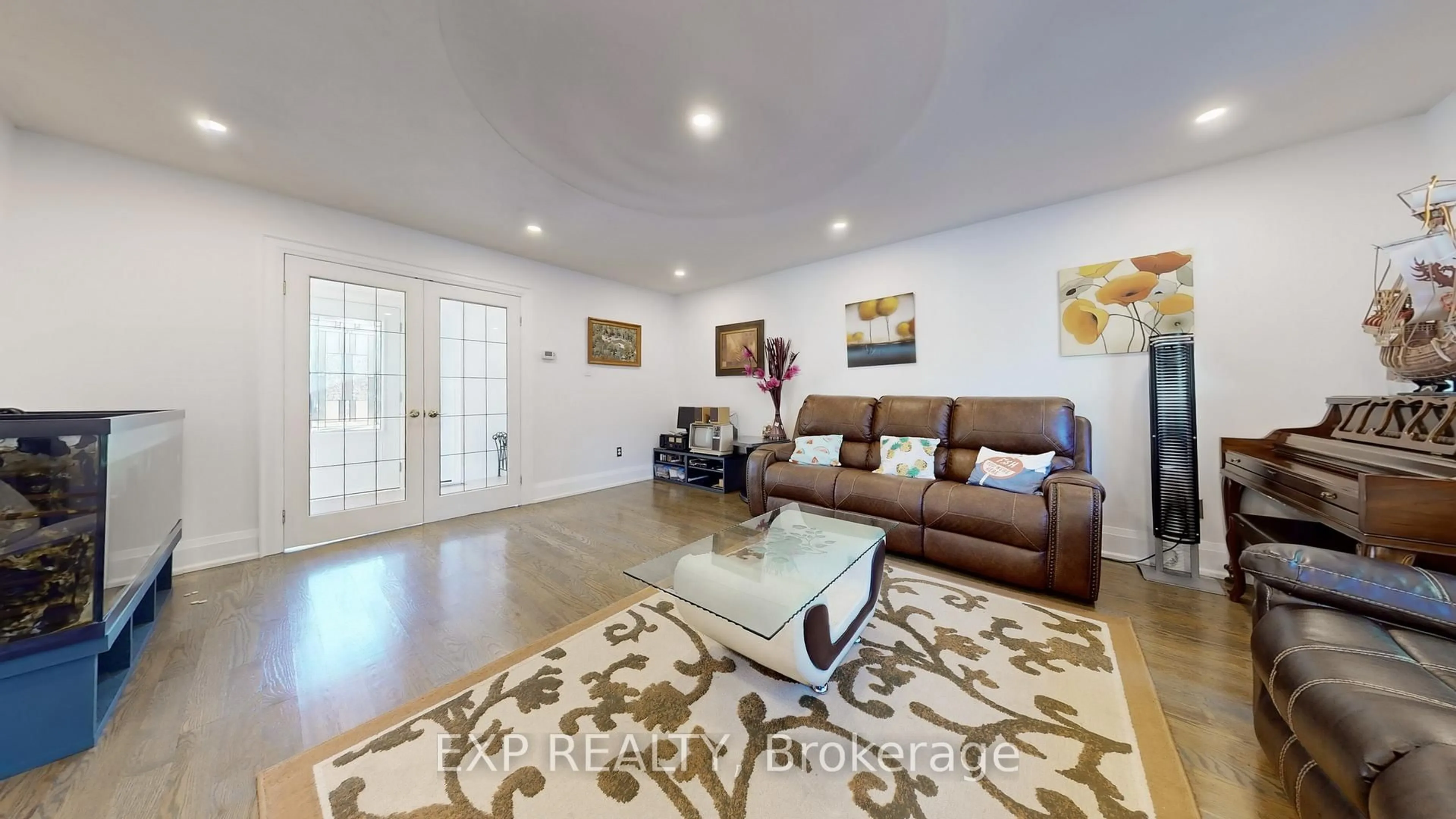 Living room with furniture, unknown for 24762 Weirs Sdrd, Georgina Ontario L0E 1N0