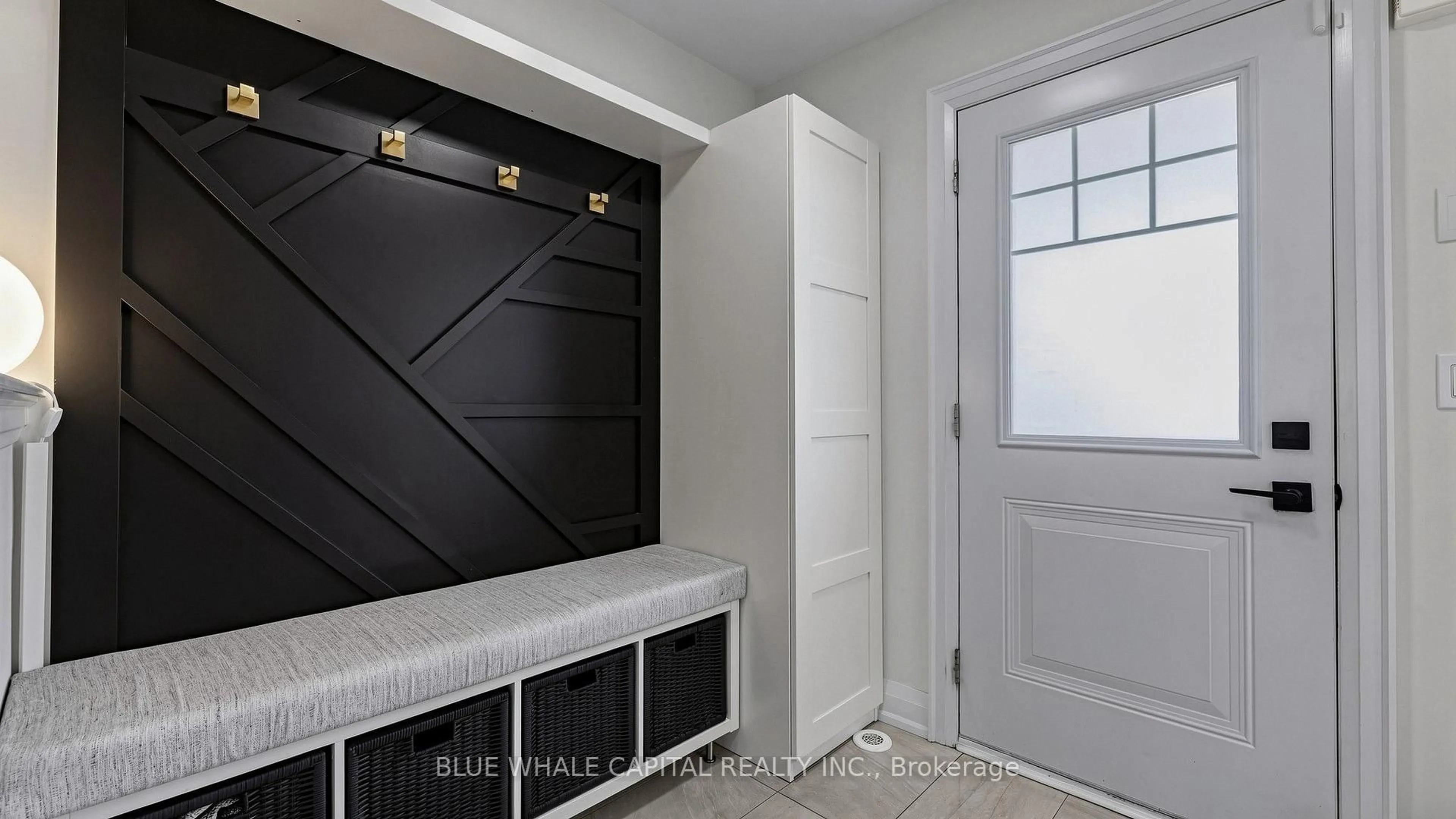 Indoor entryway for 5 Boadway Cres, Whitchurch-Stouffville Ontario L4A 1X9