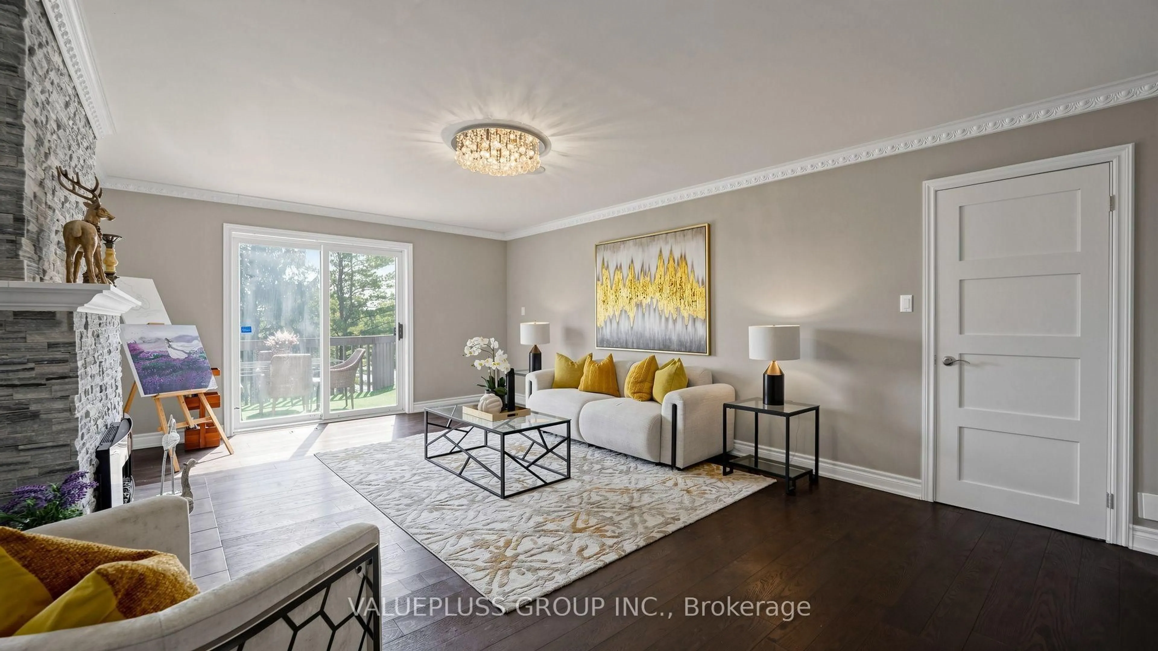 Living room with furniture, unknown for 9 Island Lake Dr, Whitchurch-Stouffville Ontario L4A 7X4