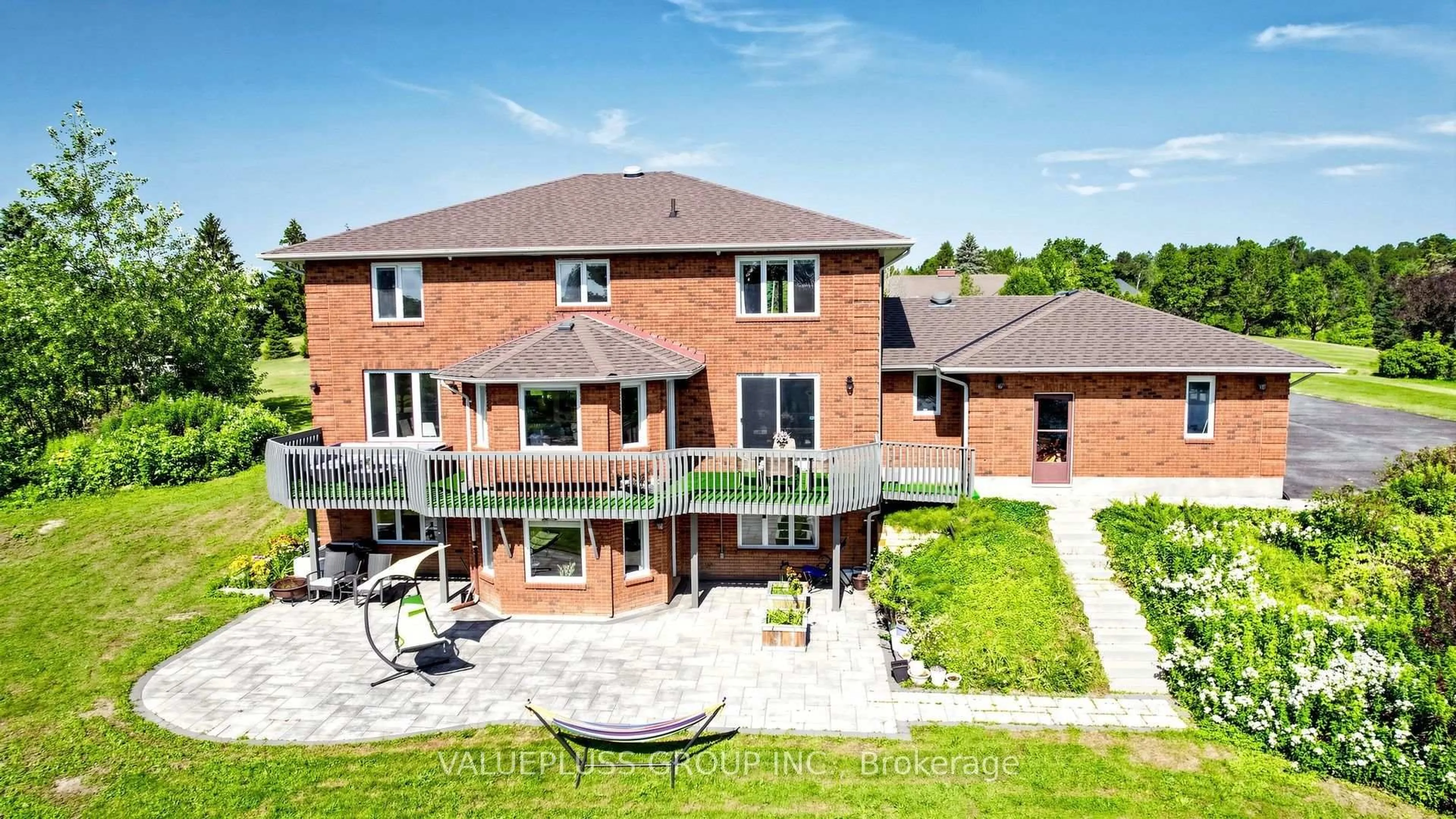 A pic from outside/outdoor area/front of a property/back of a property/a pic from drone, building for 9 Island Lake Dr, Whitchurch-Stouffville Ontario L4A 7X4