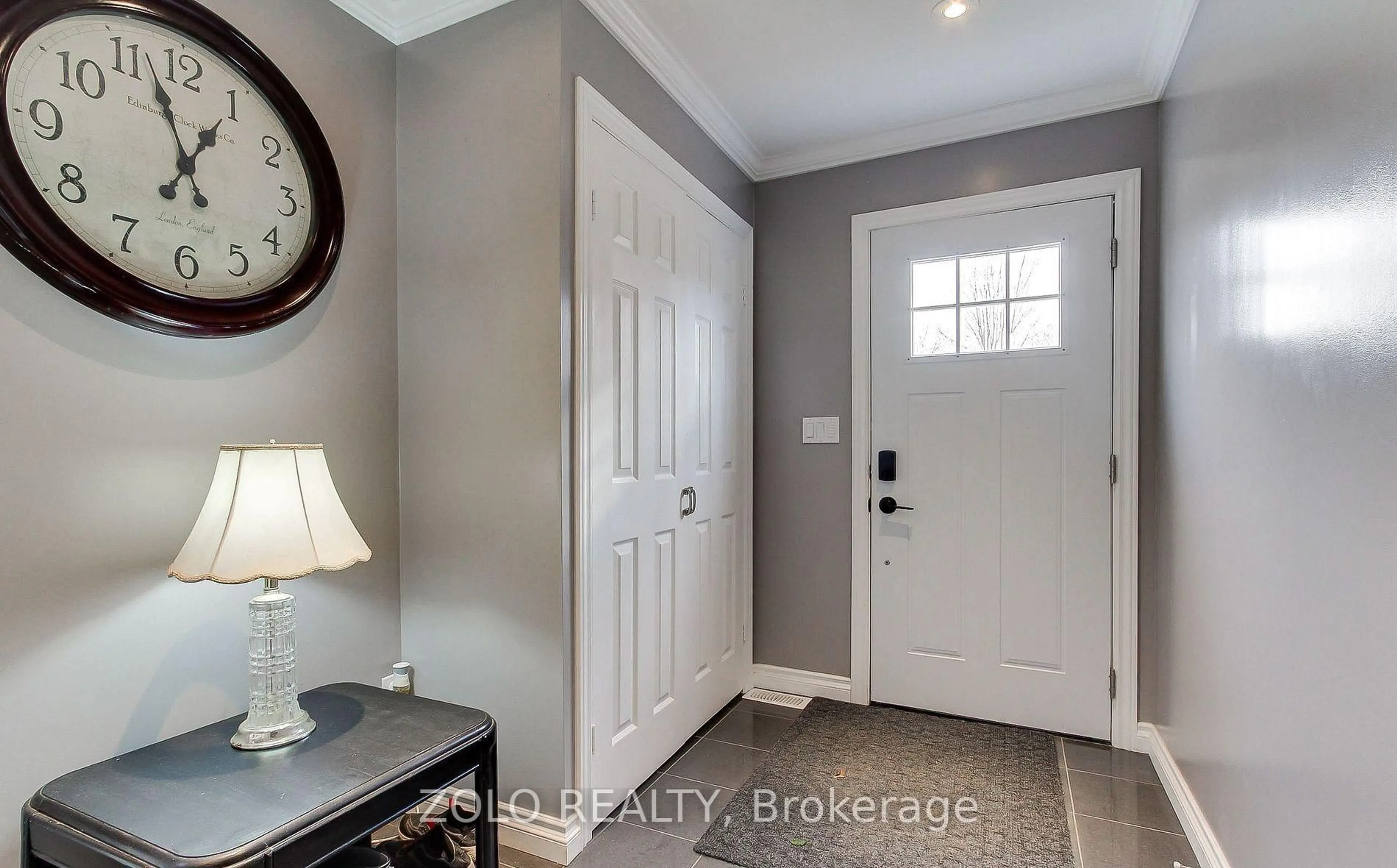 Indoor entryway for 186 Beach Rd, Georgina Ontario L4P 2L9