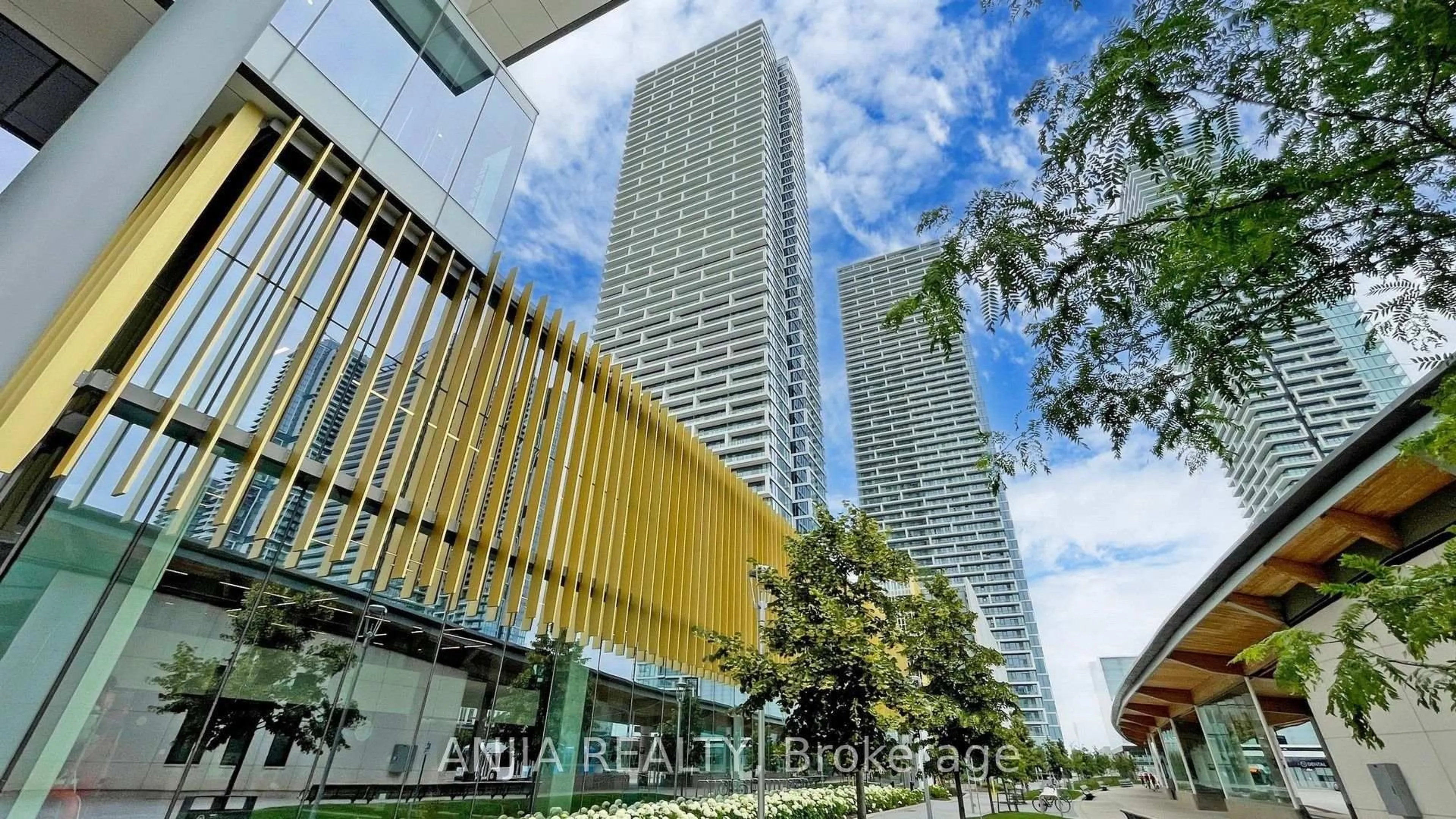 Indoor foyer for 5 Buttermill Ave #6102, Vaughan Ontario L4K 0J5