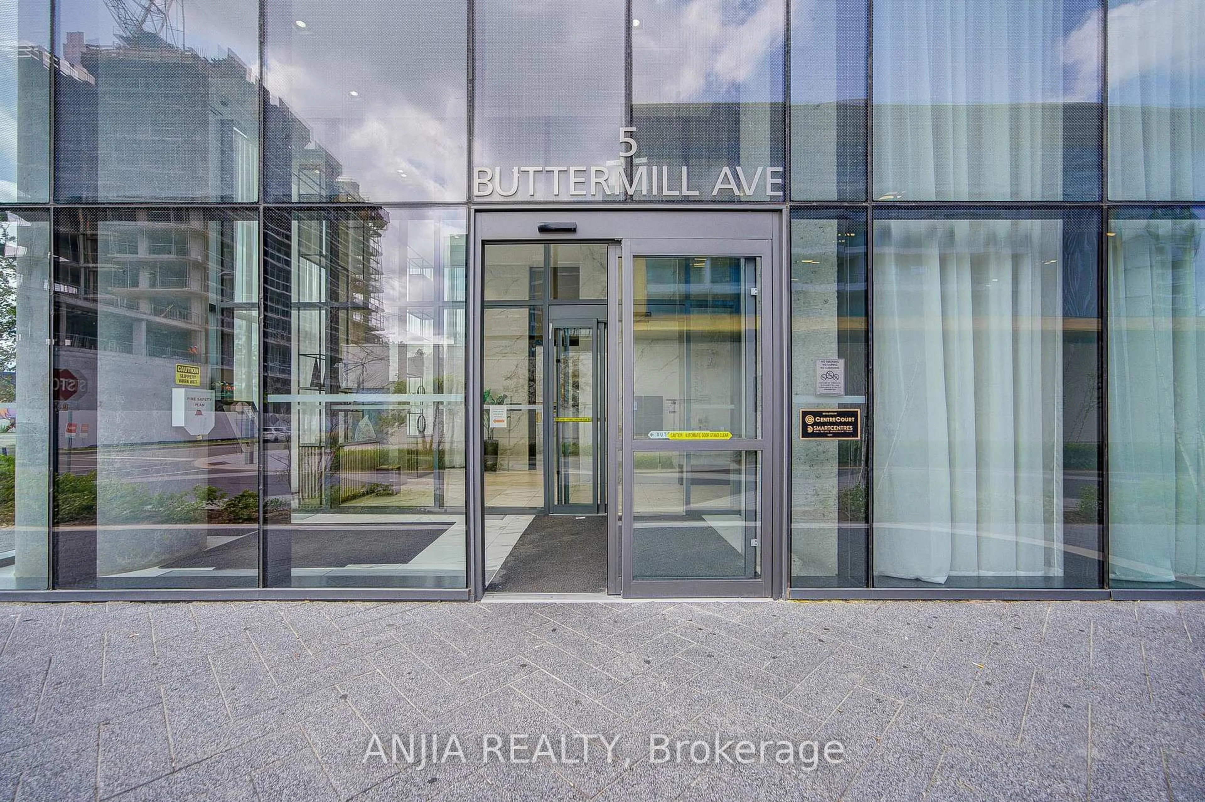 Indoor foyer for 5 Buttermill Ave #6102, Vaughan Ontario L4K 0J5
